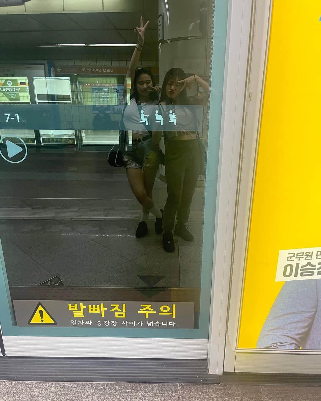 Hinanoさんのインスタグラム写真 - (HinanoInstagram)「Korean Subway Series w @ananay__a 乗り換え大変だよねぇ韓国の地下鉄〜ㅋㅋㅋ」6月18日 23時49分 - no7_k