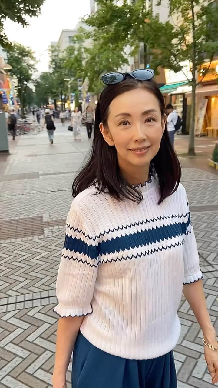 田村翔子のインスタグラム：「今日はジャズを聴きに関内へ。 この街には日本じゃないようなお店がいっぱいありますね😊 スゴいにおいのお店をのぞいたら、大きなドリアンが2000円で売っていました❗️  #関内 #散策#ライフスタイル#夏コーデ#summerfashion#summeroutfit #田村翔子」