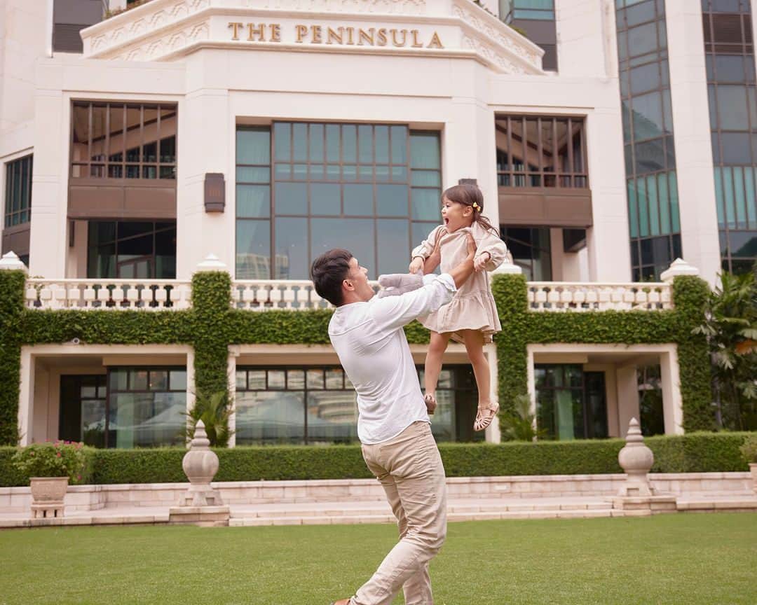 The Peninsula Hotelsさんのインスタグラム写真 - (The Peninsula HotelsInstagram)「Happy Father’s Day from all of us at The @peninsulahotels. Today, we’re toasting to all the incredible dads in our lives.」6月19日 0時01分 - peninsulahotels