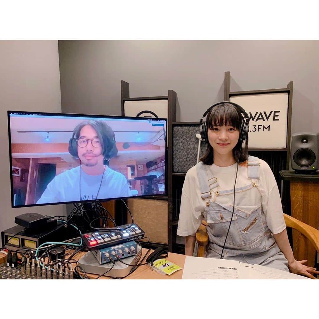 のん（能年玲奈）のインスタグラム：「なんと2週目担当の後藤さんをゲストにお迎えしてトークしました。 面白かったー！ 書き下ろしていただいたBeautiful Starsについてもお話できました！  #jwave #era813 #radiko」