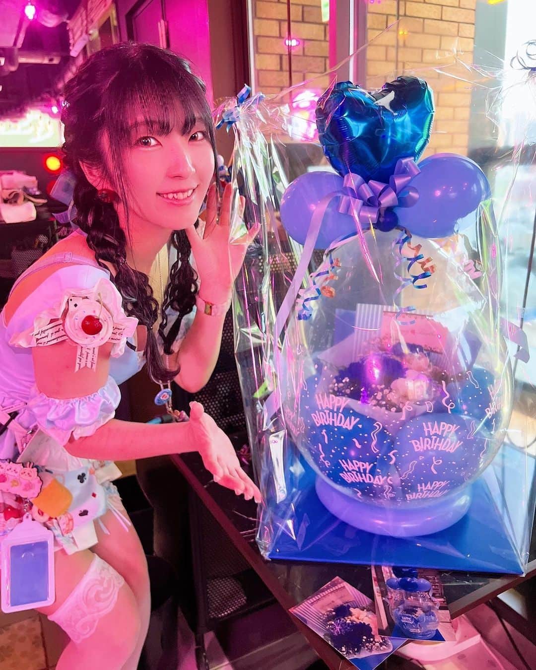 服部彩香のインスタグラム：「29th Birthday - ̗̀ 🎂 ̖́- Thank you🤍 . #バースデーイベント  #BirthdayEVENT #バースデー #birthday #サキュバスシーシャ #サキュバス #コンカフェ」