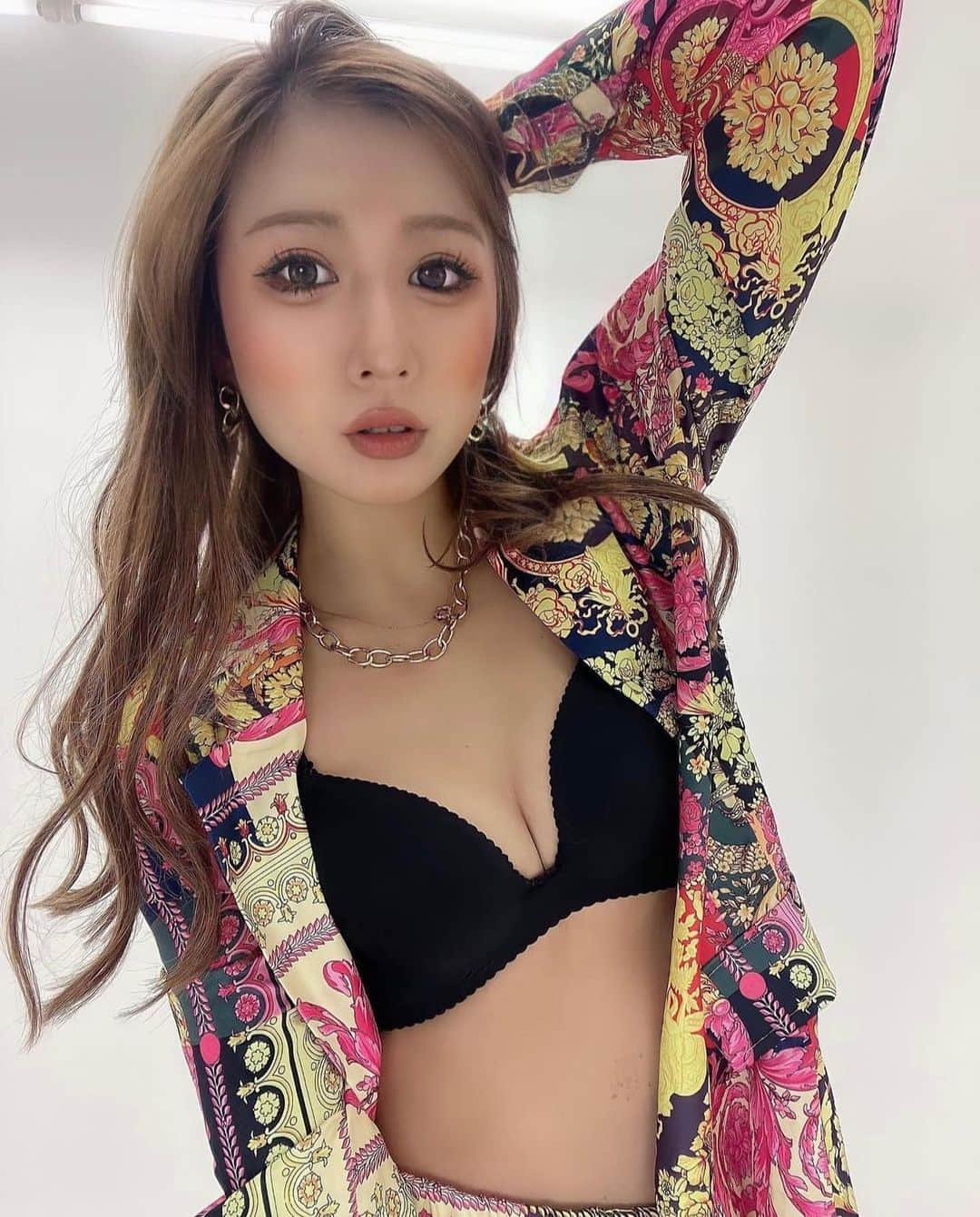 バーレスク大阪【公式】さんのインスタグラム写真 - (バーレスク大阪【公式】Instagram)「りさ @richa_burlesque   電話ご予約17時〜 06-6345-4567‬  #バーレスク大阪 #バーレスク東京#burlesqueosaka #burlesquetokyo#ショークラブ #エンターテイメトshow#showclub #showgirl #singer #dancer #model#北新地 #六本木 #モデル #美女 #可愛い#アイドル #ホスト #韓国 #韓国メイク #水着#ナイトスポット #夜遊び #スタッフ大募集 #ギャル  #ギャルネイル  #桃尻  #美乳」6月19日 0時03分 - burlesque_osaka