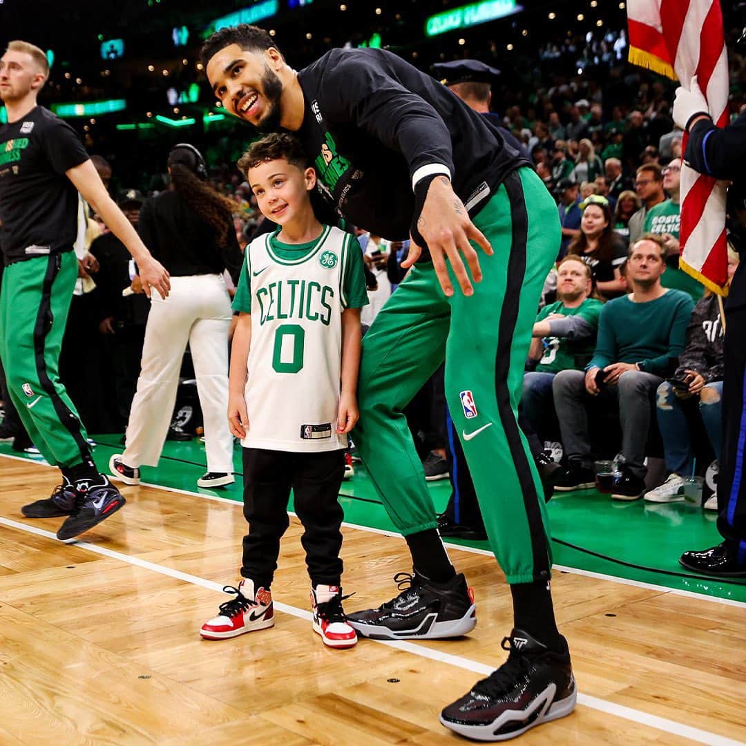 ボストン・セルティックスのインスタグラム：「Happy Father’s Day 💚」