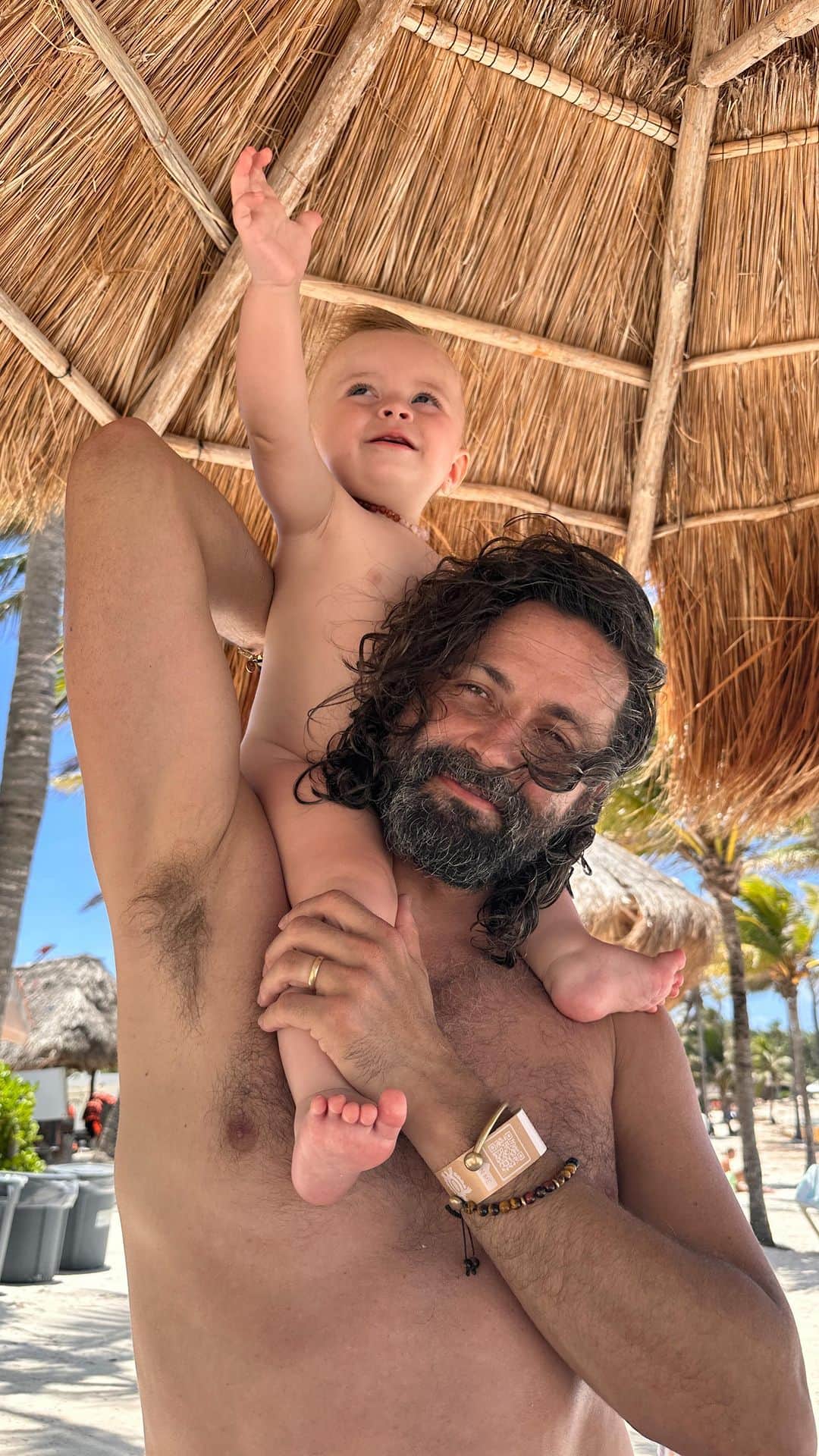 オレーシャ・ルーリンのインスタグラム：「You are incredible @joeypauline. Thank you for being exactly who you are. The perfect mix of wild, hard working, and kind. Thank you for being my baby daddy 🤍🤣 we are blessed beyond words to have you.」