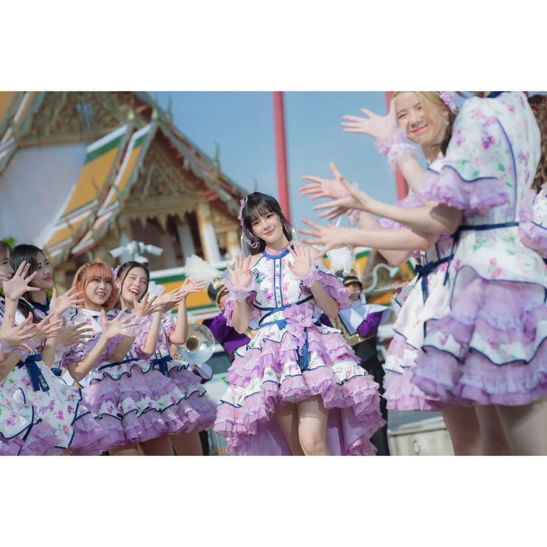 BNK48さんのインスタグラム写真 - (BNK48Instagram)「[💜🌸] #BNK48สัญญานะMV   𝑴𝑼𝑺𝑰𝑪 𝑽𝑰𝑫𝑬𝑶 𝑶𝑼𝑻 𝑵𝑶𝑾!  𝑩𝑵𝑲𝟒𝟖 𝟏𝟒𝒕𝒉 𝑺𝑰𝑵𝑮𝑳𝑬 「สัญญานะ」  【MV full】สัญญานะ / BNK48 🔗 https://youtu.be/cmoUEQ9tQP4  𝑵𝑶𝑾 𝑶𝑵 𝑺𝑻𝑹𝑬𝑨𝑴𝑰𝑵𝑮 🎧 https://bnk48.bfan.link/0603-BNK48-Promise  #BNK48สัญญานะ  #BNK4814thSINGLE #BNK48」6月19日 0時24分 - bnk48