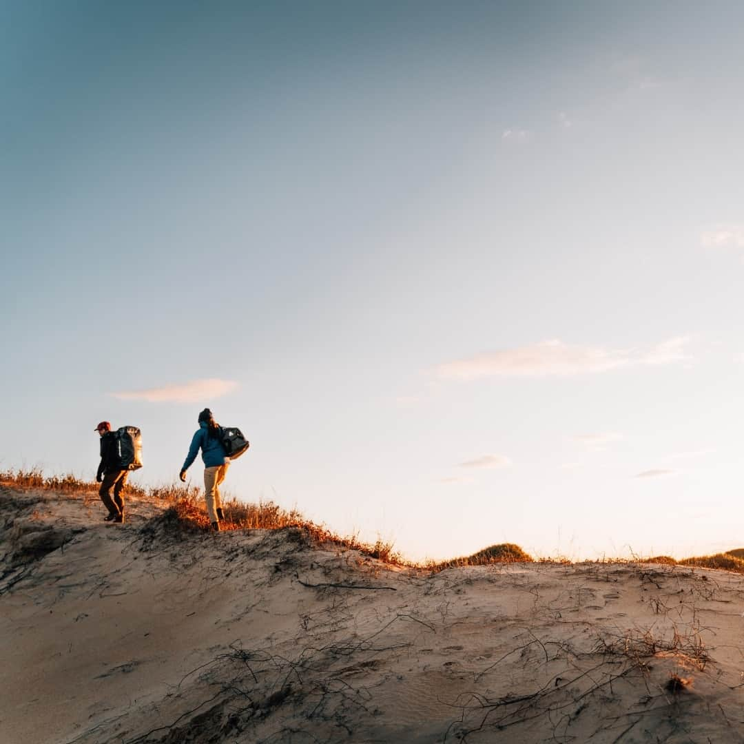 エディー・バウアーのインスタグラム：「Today we celebrate the dads who taught us to embrace nature's wonders, turned backyard camping into a grand adventure, and filled our backpacks with snacks. Wishing you a memorable Father's Day filled with endless outdoor adventures! 🏕️❤️ #LiveYourAdventure」