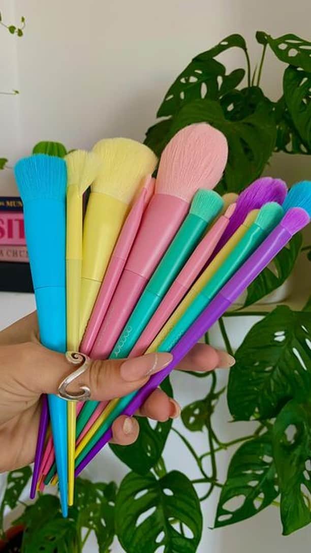 SHEINのインスタグラム：「Beauty Haul Unboxing: ASMR Edition 👂💗✨ Sound off in the comments to tell us which pastel perfect glam tools would get you glowing 👇 @ccarolinapg  🔎6465577 11438051 13469304 11326543 14196545 15363515 14078498  #SHEIN #SHEINforAll #SHEINstyle #fashion #chic」