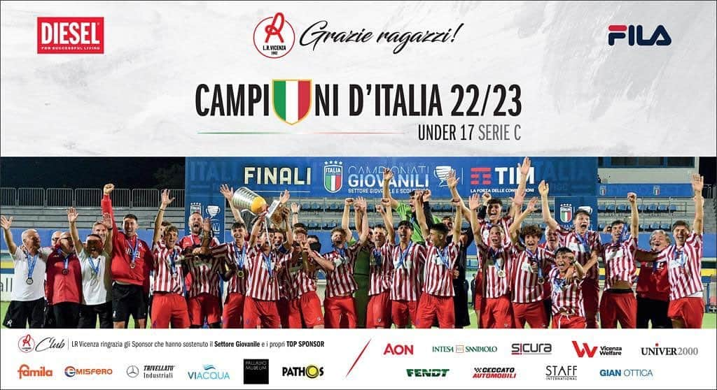 ルカ・リゴーニのインスタグラム：「CAMPIONI U17 ⚪️🔴 #vicenzacalcio1902」