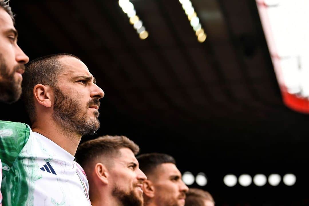 レオナルド・ボヌッチさんのインスタグラム写真 (レオナルド・ボヌッチInstagram)「Forza Italia. Sempre. 🇮🇹