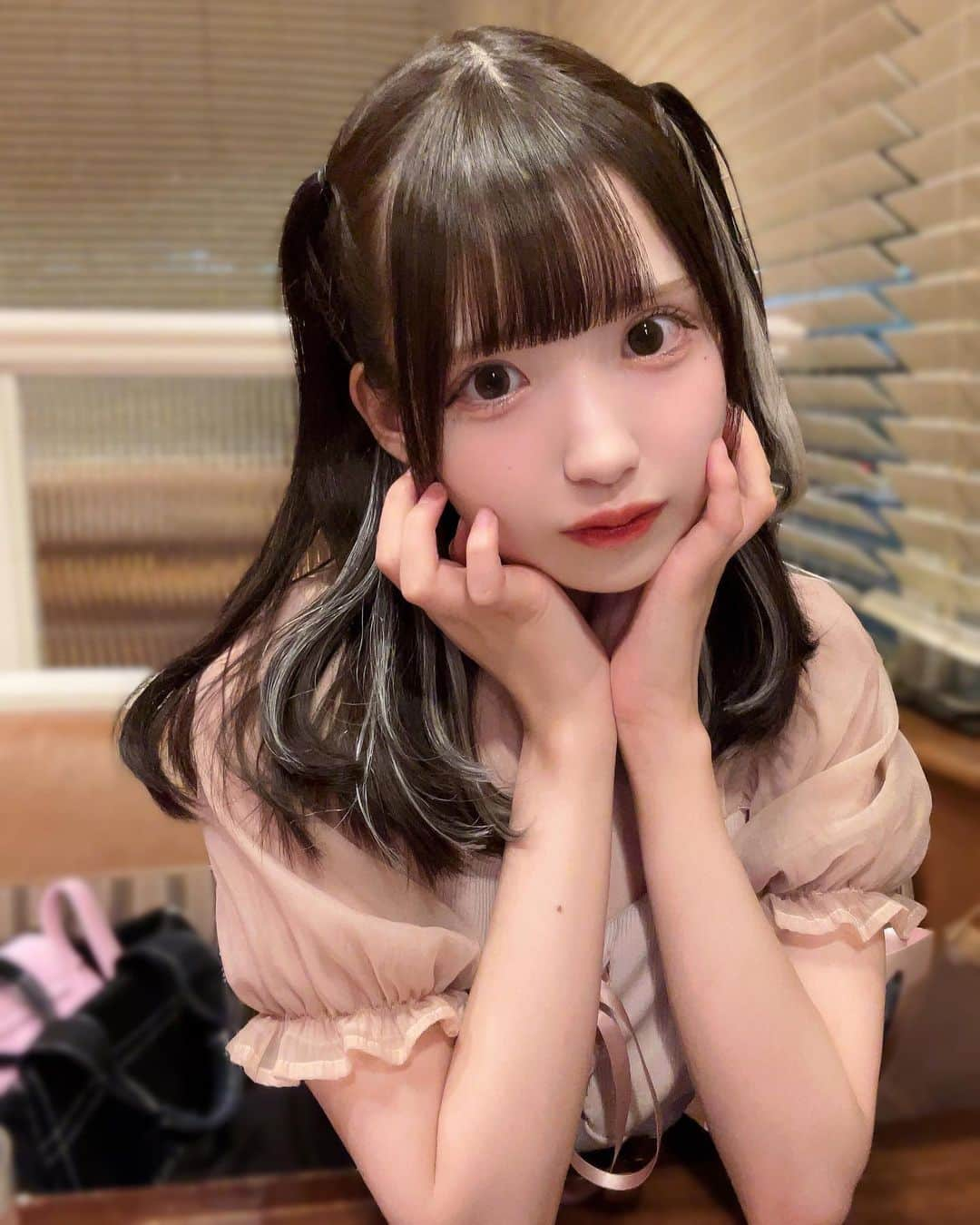 姫崎もえのインスタグラム：「白インナーすきでしょ？🤍  ・  ・  #アイドル #地下アイドル #コンカフェ嬢 #コンカフェ #雰囲気好きな人いいね #地雷女 #地雷系#地雷女子と繋がりたい #量産型ヲタク #量産型コーデ #jk #jkブランド  #他撮り #自撮り界隈 #自撮り界隈の人と繋がりたい #1mmでもいいなと思ったらいいね #美男美女と繋がりたい #いいねした人全員フォローする #いいね返し #地下アイドル好きな人と繋がりたい #粉我 #偶像 #メイドカフェ #メイド服 #Instagood #photooftheday #グラビアアイドル #撮影会モデル #被写体になります #インナーカラー」