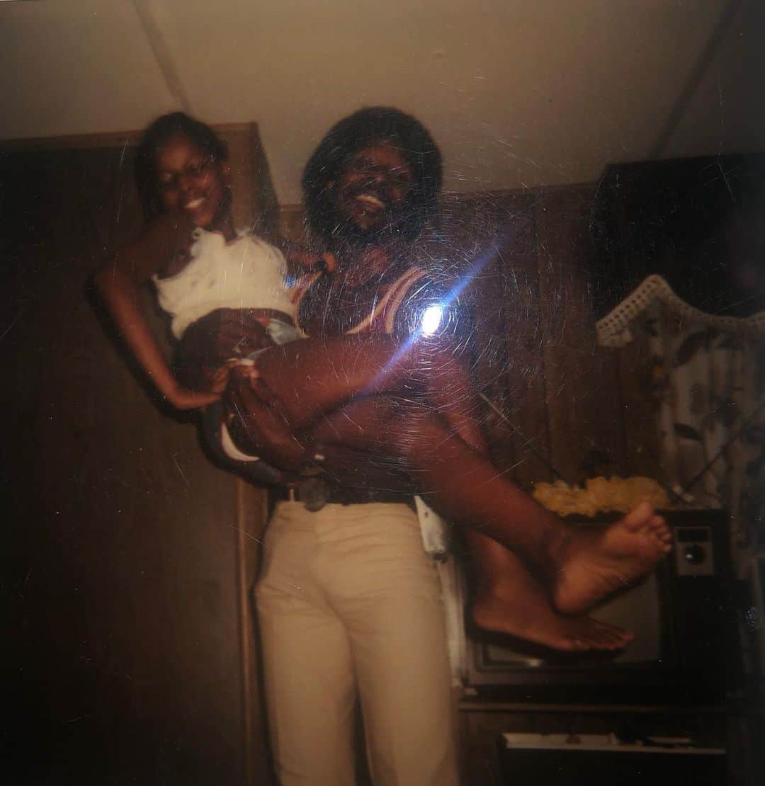 のインスタグラム：「My daddy has always been the most handsome man I know!! Happy Father’s Day Daddy!! I Love You.  😘 💕💕💕💕💕」