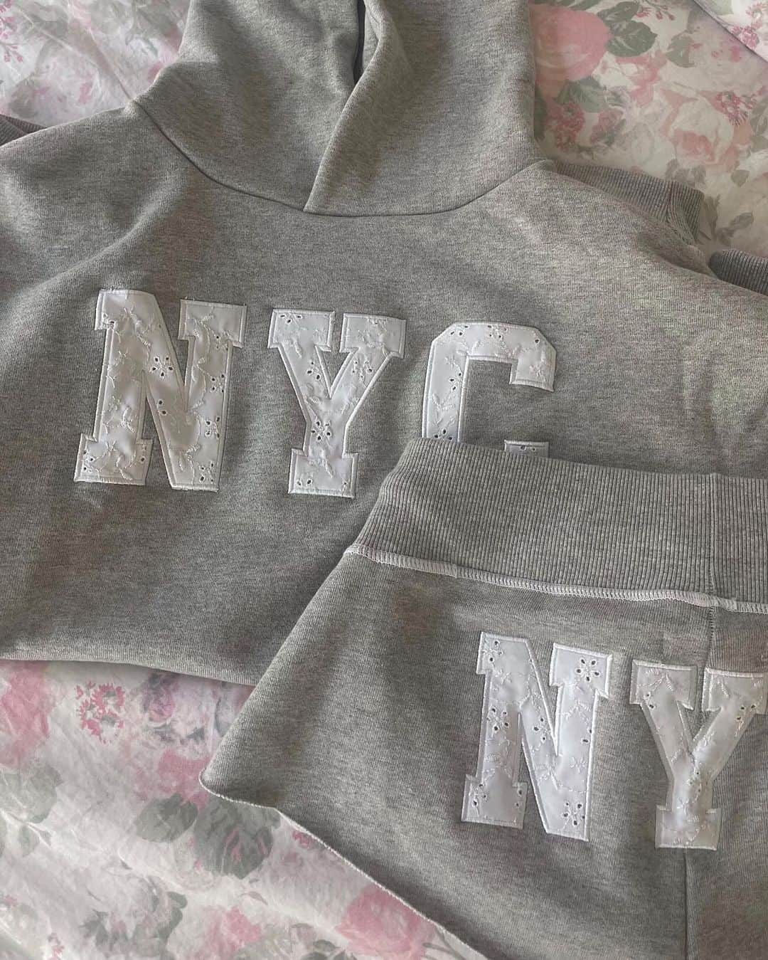 FRANKIES BIKINISのインスタグラム：「sunday cozies ☁️ sold exclusively at our soho store」