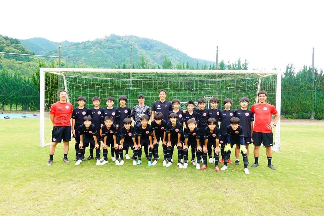 長谷部誠のインスタグラム：「*** Eintracht Frankfurt academy Japan 🇯🇵🇩🇪🦅 @eintracht.f.academy.japan  @eintrachtfrankfurt」