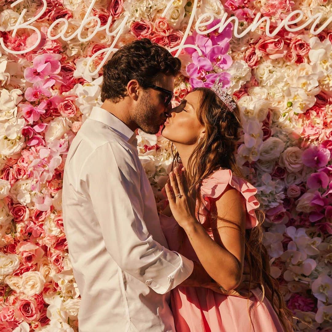 ティア・ブランコのインスタグラム：「Still feel like I am dreaming 💍 💗 please don’t pinch me!!! Yesterday was the most beautiful baby shower that ended with a proposal from the man of my dreams. It was so special to share these moments with the people we love so much. I know baby girl felt all the love in there!!! Big thank you to the hostess with the mostest @ltlindathompson for putting together such a lovely ‘tiara & teacups’ shower for us 🫖 👑 💗 I can’t wait to marry you @brodyjenner !!! ♥️♥️♥️ photos by @saltedbeard」