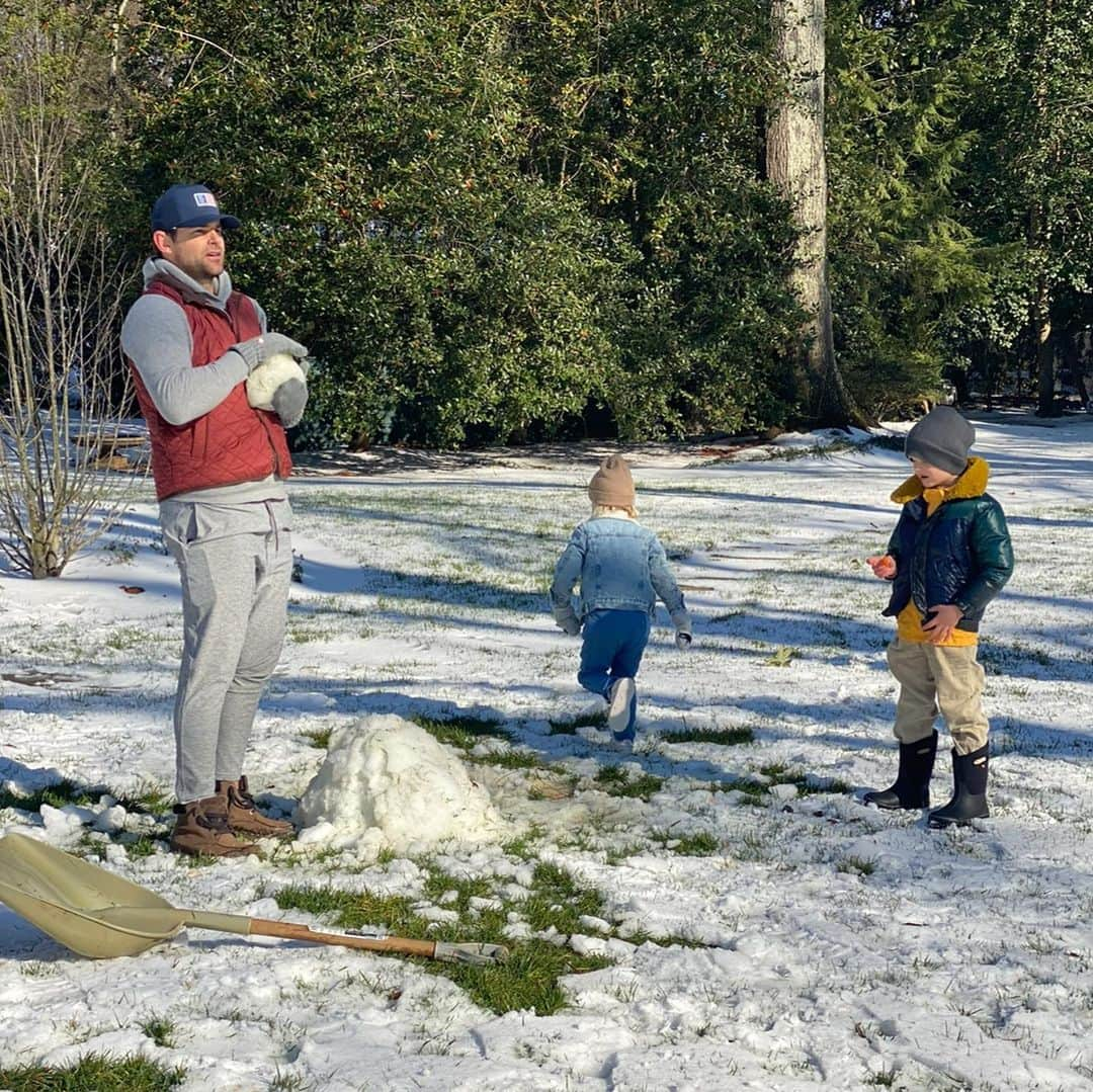 ブルックリン・デッカーさんのインスタグラム写真 - (ブルックリン・デッカーInstagram)「My favorite men in the whole wide world. It has been a dream come true for all of us to raise babies together in this multi-generational, communal, weird-ass bliss.  To watch you all parent with joy, generosity and strength is a gift. 💙 love you, Daddios.」6月19日 10時45分 - brooklyndecker