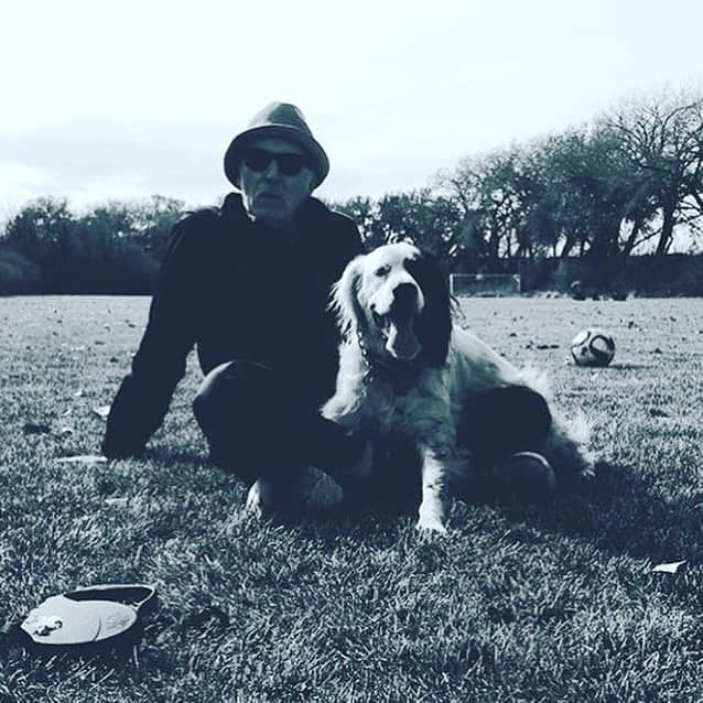 アナベス・ギッシュさんのインスタグラム写真 - (アナベス・ギッシュInstagram)「Grateful for the time they take to walk and talk; sit and share; listen and lead. Laugh. Love. Work hard. Learn to let go. Two of my favorite images of two of my favorite fathers here among New Mexico grasses. Thank you for taking the long road. Love you @donutshoppeproductions @rfgish」6月19日 10時49分 - annabeth_gish