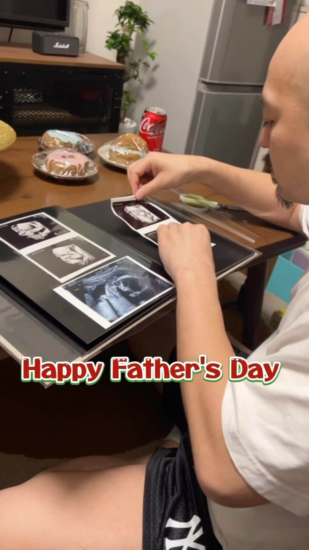 古賀あかねのインスタグラム：「Happy Father's Day👨🏾‍🦲  父の日。 赤ちゃんはまだお腹の中で待機してるけど パパになる準備をしっかりしてくれてる👨🏾‍🦲  ご飯つくったり筋トレして体力づくりしたり 仕事手伝ってくれたり、たくさん身体 気遣ってくれていつも感謝ばかり👨🏾‍🦲🙏🏽  #父の日」