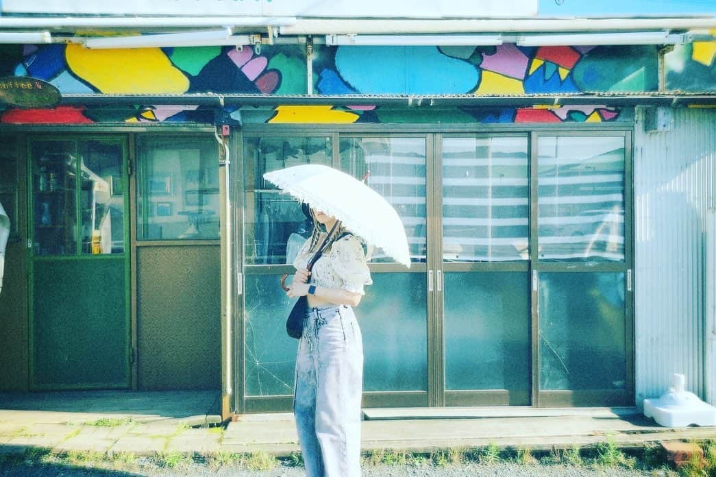 コレサワさんのインスタグラム写真 - (コレサワInstagram)「☀️  夏日和に海へ行ってきた  浜焼きをして 釣りをして 私らしくない一日だった  紫外線が怖くて あまり堂々と遊べなかったので もし次機会があったら もう少し大きい帽子をかぶろうと思う👒」6月19日 11時06分 - koresawa519