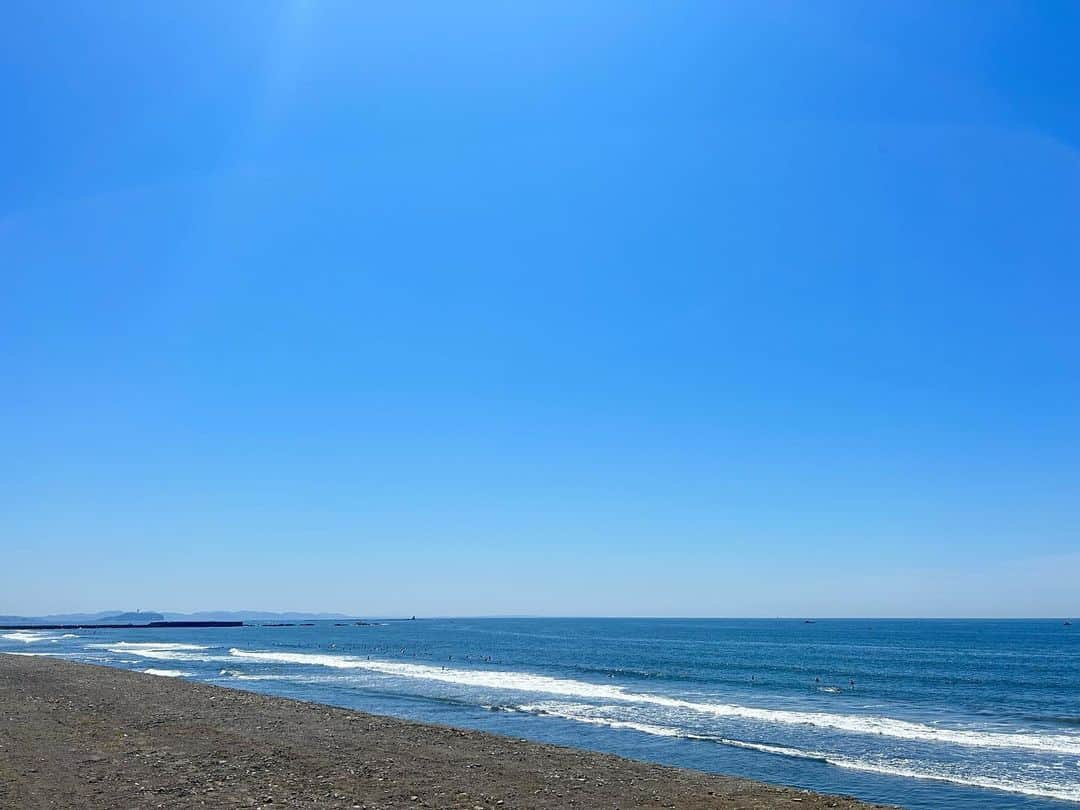 荒井つかさのインスタグラム：「最近の荒井🌊  お天気悪い予定が、良くなって とっても気持ちいい☺️💙  週末の北海道どれくらい寒いのかな〜 最高20℃くらいって どんな格好してたっけ🤔」