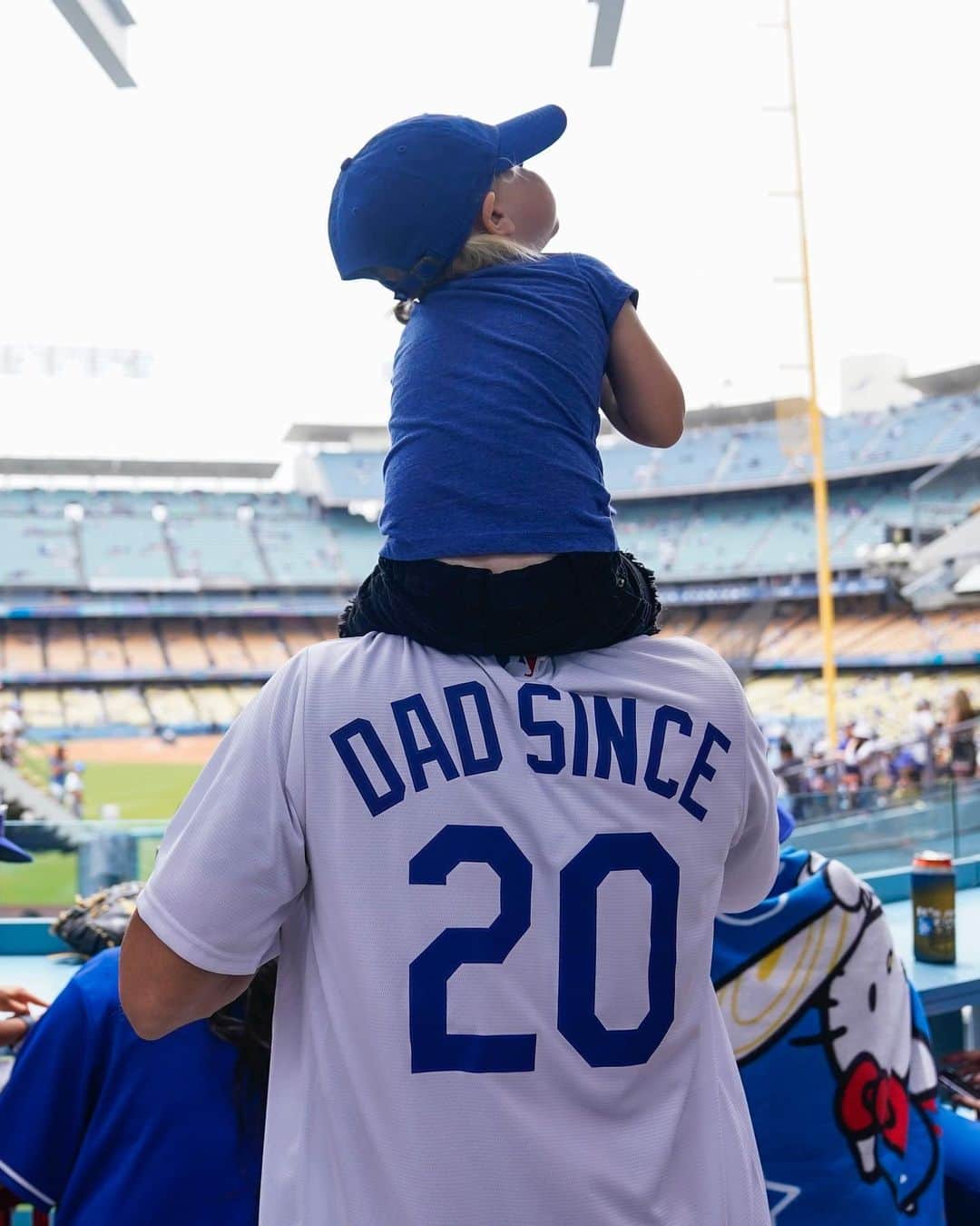 MLBさんのインスタグラム写真 - (MLBInstagram)「A perfect Father's Day! ⚾💙⚾」6月19日 11時11分 - mlb