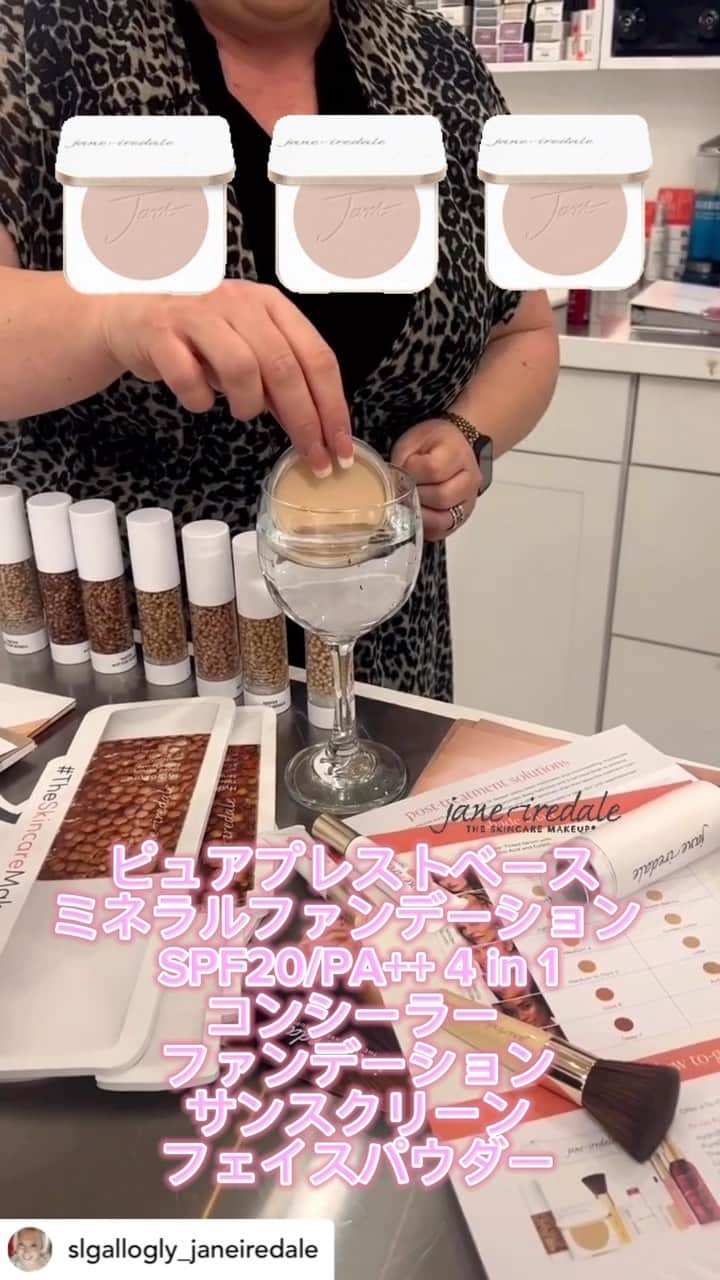 ジェーン・アイルデールのインスタグラム：「Reposted @slgallogly_janeiredale  ちょっと実験してみよう！ Jane Iredale アメリカ製ピュアプレストベース ミネラルファンデーション SPF20/PA++  ウォーター💦プルーフ40分まで耐えることができます。ザ・スキンケアメイクアップ ハイグレードミネラルを美容液でプレストした「4 in 1」ミネラルプレストファンデーション 💛 コンシーラー  💛 ファンデーション 💛 サンスクリーン 💛 フェイスパウダー 私の最も情熱的な製品です！ 一日中、私に最も自信を与え、午後3時疲れている時にふとバックミラーを見ると、私の肌がピタリと整っている！それがパウダーの力✨ そして、もうひとつの主役を忘れてはいけません。 スムースアフェアとハイドレーションスプレーです。  ジェーンアイルデールのメイクアップとスキンケア製品は、パラベン、タルク、フタル酸エステル、合成香料、遺伝子組み換え原料を使用していません。 ▼詳細はプロフィール欄のURLから @janeiredale_japan  ＝＝＝＝＝＝＝＝＝＝＝＝＝＝ #janeiredale  #ジェーンアイルデール #クリーンビューティ #スキンケアメイクアップ #ミネラルコスメ #オーガニックコスメ #ナチュラルコスメ #メイクアップアーティスト #デパコス #ナチュラルメイク #メイクアップ #ミネラルメイク #限定キット #日焼け止め#MRiBeauty #紫外線防止 #夏新作 #コスメ紹介 #メイク #makeup #ZOZOCOSME #ゾゾコスメ #コスメ #COSME #コスメ好きさんと繋がりたい #メイクアップ #ZOZOTOWN #ゾゾタウン」