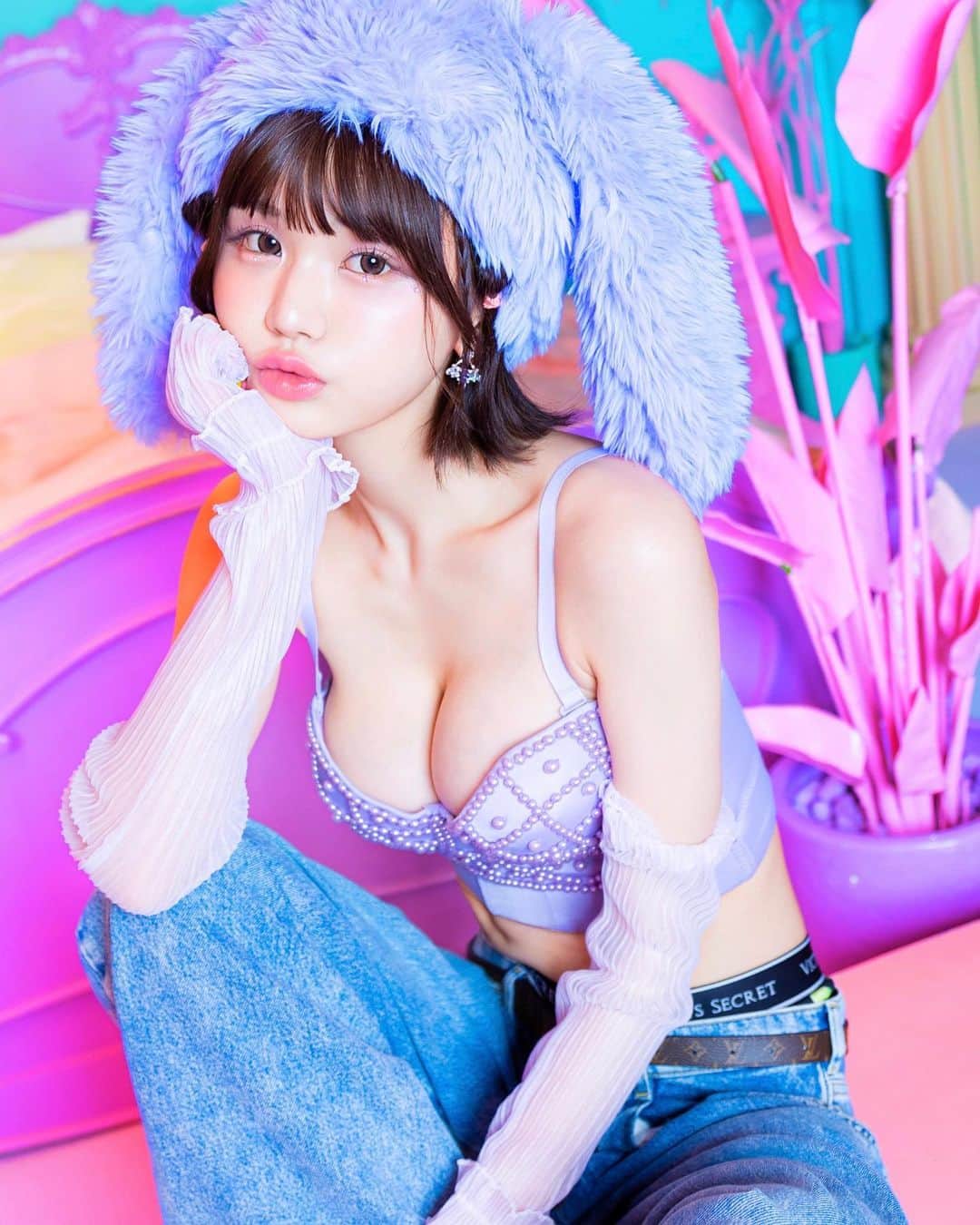 みもれもんのインスタグラム：「Fluffy Rabbit 🐰🟣💟💜🌈  I was shooting for a photobook 📷Areeeee 🥺🥺!?  Is this Lemon-chan? !  Or rabbit? !  Which one are you guys? ? ?  Look forward to the completion of the photobook ❣️🤤🌈  もこもこウサギ🐰🟣💟💜🌈 写真集の撮影してました❤️‍🔥 あれぇぇぇ🥺🥺⁉️ コレはレモンちゃん？！🍋ウサギたん？！🥳 みんなどっちーーーーー？！👀 完成をお楽しみに＼(^ω^)／❣️  camera @aiterada96   #shooting #cosplayer #cosplay #Rabbit #mimolemon #japanesegirl #fantia #camera #moshimoshirooms #原宿 #みもれもん #デジタル写真集 #日本的 #粉我 #日本女孩」
