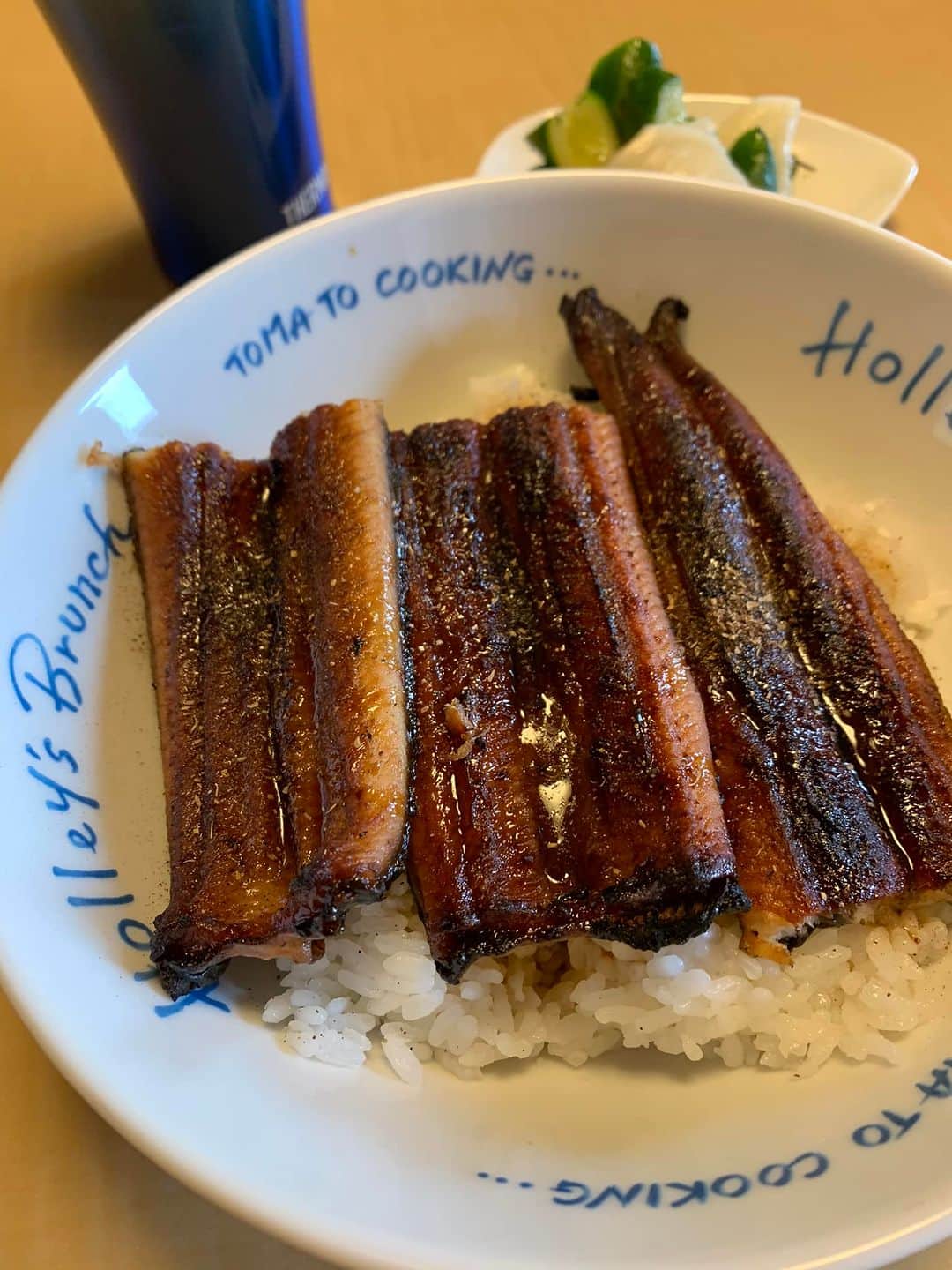 秋山準のインスタグラム：「ブランチとして #山田の鰻   やっぱり美味いわぁ😋  ありがとうございます  yamadasuisan.shop  #ddtpro  #秋山準」