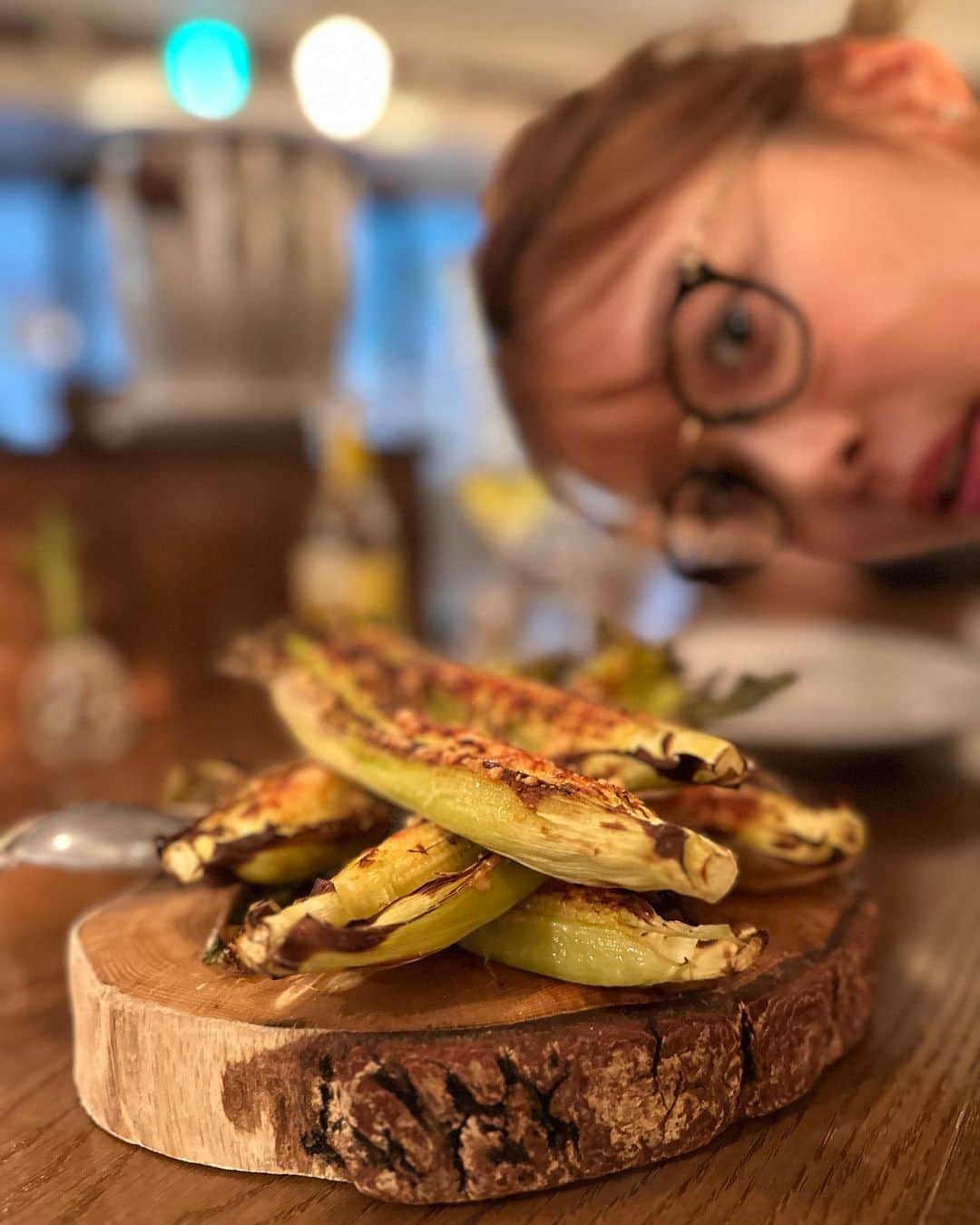 良原安美さんのインスタグラム写真 - (良原安美Instagram)「⁡ だいすきな ヤングコーンの季節🌽 ヒゲがやわらかーくて、 サクサクとした食感。 この時期の味、って感じがします。⁡⁡ ⁡ ⁡ ＊2枚目以降、 料理の写真を撮っているのに 写り込みを図る人が。  だいすきなお店に だいすきな人達と。 楽しい時間でした🍝🌽  ⁡ ⁡ #ヤングコーン #アナゴ #ヤリイカ  #初夏の味　 #定例会 ⁡ ⁡」6月19日 11時48分 - yoshiharaami