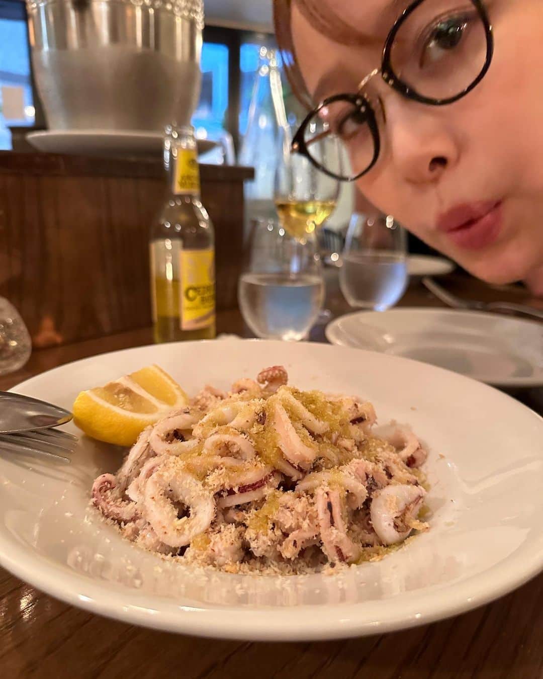 良原安美さんのインスタグラム写真 - (良原安美Instagram)「⁡ だいすきな ヤングコーンの季節🌽 ヒゲがやわらかーくて、 サクサクとした食感。 この時期の味、って感じがします。⁡⁡ ⁡ ⁡ ＊2枚目以降、 料理の写真を撮っているのに 写り込みを図る人が。  だいすきなお店に だいすきな人達と。 楽しい時間でした🍝🌽  ⁡ ⁡ #ヤングコーン #アナゴ #ヤリイカ  #初夏の味　 #定例会 ⁡ ⁡」6月19日 11時48分 - yoshiharaami