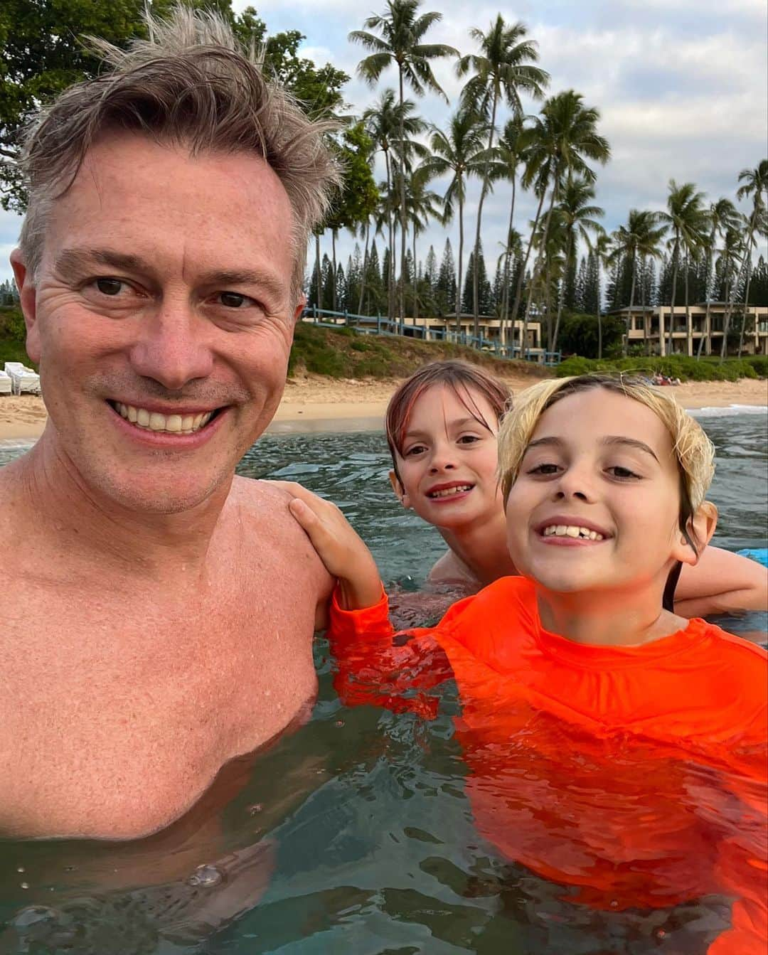 カイル・ニューマンのインスタグラム：「Nothing better than being a father! The joy and responsibility that comes with raising a child shape you like nothing else. Truly blessed as a dad to these three... and one more on the way!!! Happy Father’s Day to all the Dads out there!」