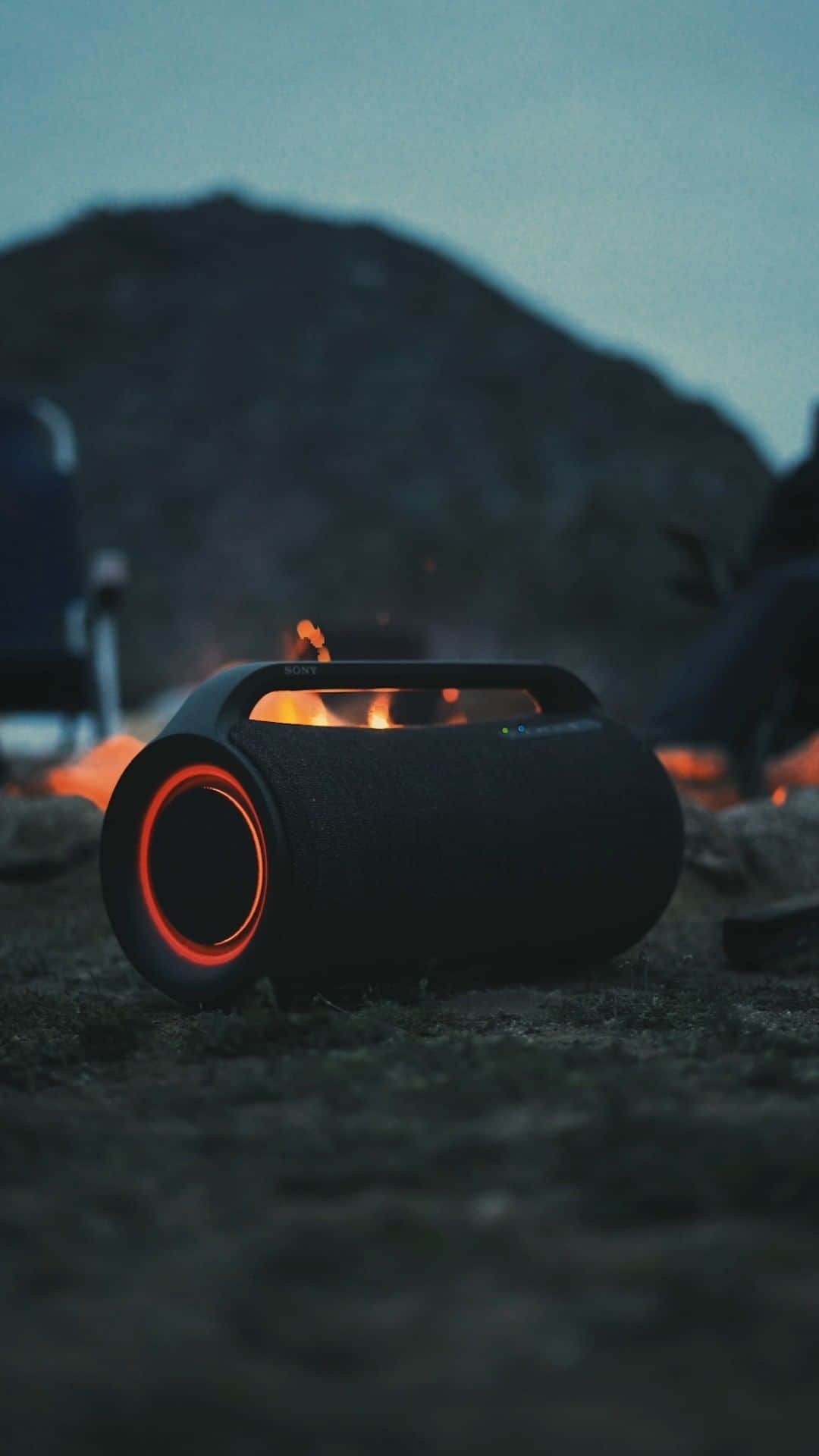 のインスタグラム：「Hope all the dads out there can enjoy some peace, or smores. the XG500 Portable Wireless Speaker can bring all the good vibes. #MySony #SonySpeaker」