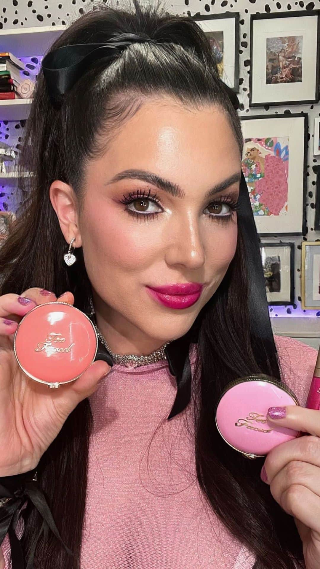Too Facedのインスタグラム：「Create your own #MalibuPink kit! 😍💖 Stay on trend with a set that includes a pink eyeliner plus your choice of lipstick & blush 💋😚 Head to toofaced.com to check it out! 💓 @elysereneau #toofaced #tfcrueltyfree」