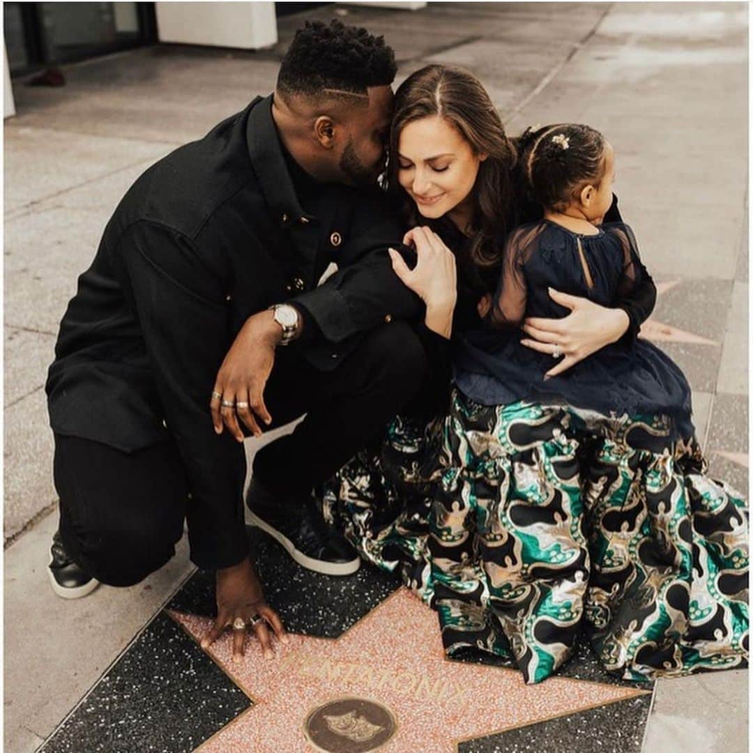 ペンタトニックスさんのインスタグラム写真 - (ペンタトニックスInstagram)「Happy Father’s Day!!  We can’t imagine life without these incredible men - including our very own @KOlusola, who has been an INCREDIBLE father to his baby girl Kaia. 🥹😍」6月19日 2時56分 - ptxofficial