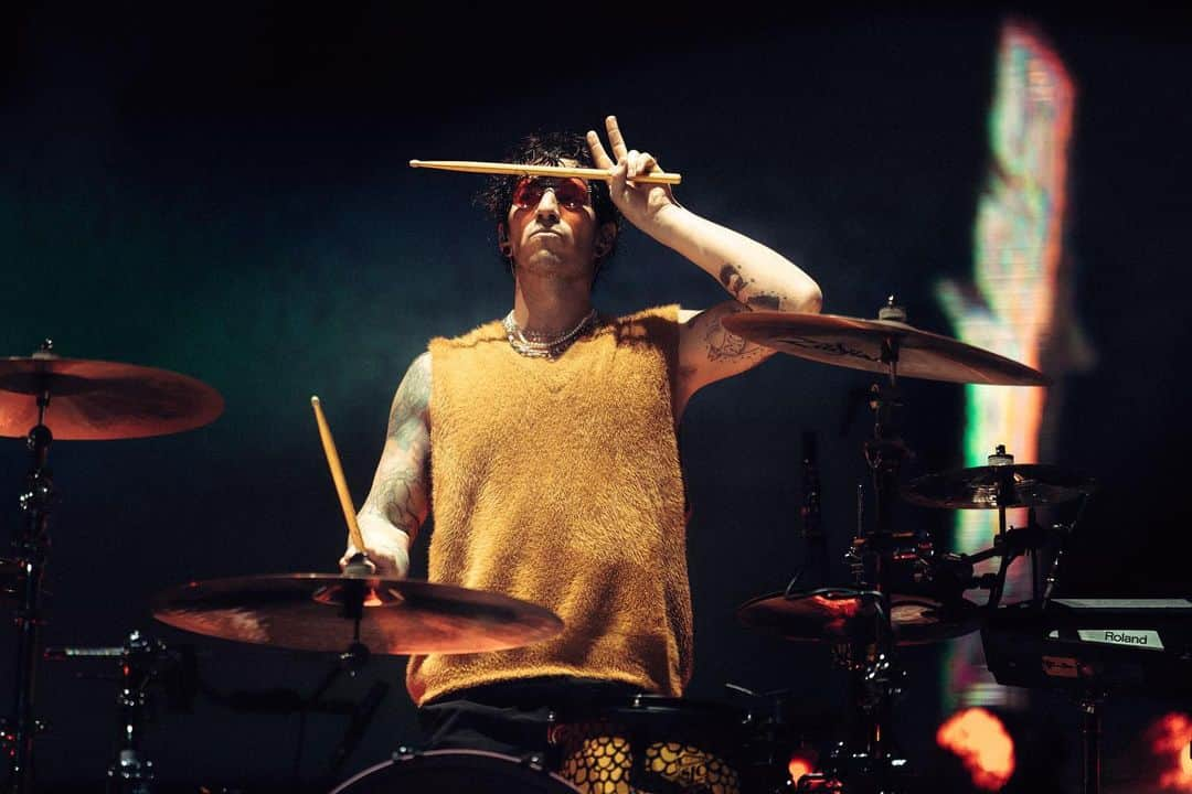 トゥエンティ・ワン・パイロッツのインスタグラム：「happy birthday to @joshuadun and happy josh day to all of you」