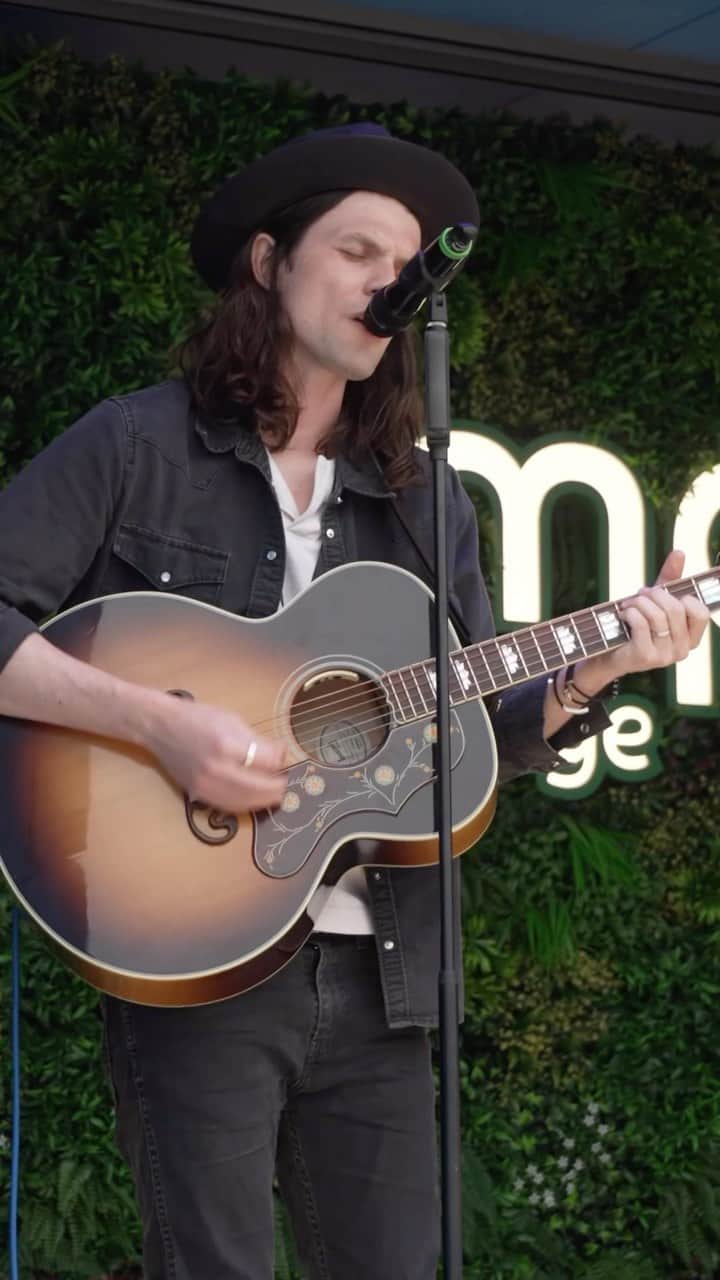 のインスタグラム：「#AD I had so much fun warming up with you guys on the @barclaycarduk Amp Stage at @isleofwightfest! #IOW2023 #BarclaycardxIOW」