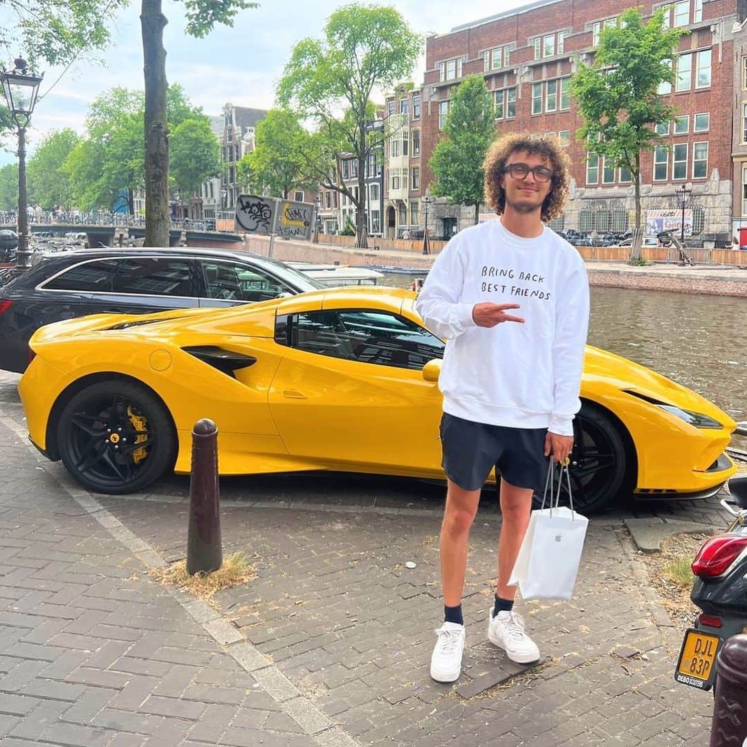 Kwebbelkopのインスタグラム：「Pro tip: Driving a Ferrari in Amsterdam is a bad idea.」