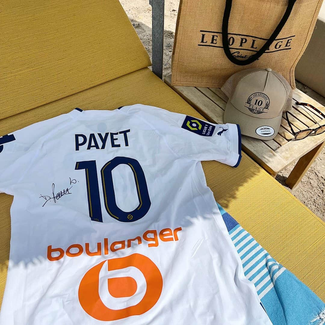 ディミトリ・ペイェのインスタグラム：「🎁 CONCOURS 🎁  Le 10 PLAGE fête ses 1 an ❕  Pour cette occasion ont vous offre un maillot officiel dédicacé par @payetdimitri27 et une journée pour deux sur notre plage accompagnée de deux cocktails créations.  Pour avoir la chance de remporter l’un de ces deux lots il vous suffit de suivre ces étapes :   ◻️ Like cette publication ◻️ Commente ce poste en mentionnant 2 amis ◻️ Suivre le compte @le10plagestcyr et @payetdimitri27  ◻️ Bonus : repartage en story en nous mentionnant pour augmenter tes chances  Tirage au sort dans 7 jours ! Bonne chance à toutes et tous 🍀 😀」