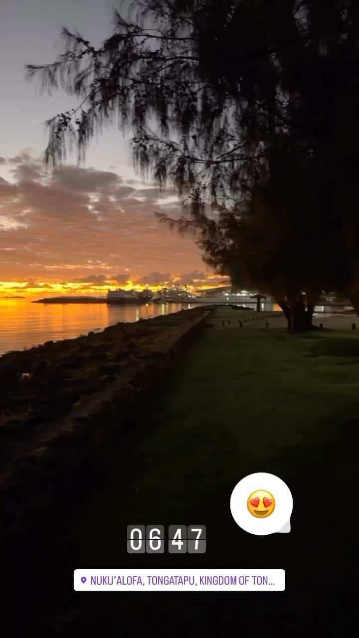 アタアタ・モエアキオラのインスタグラム：「Good morning from 🇹🇴🌴☀️😍」