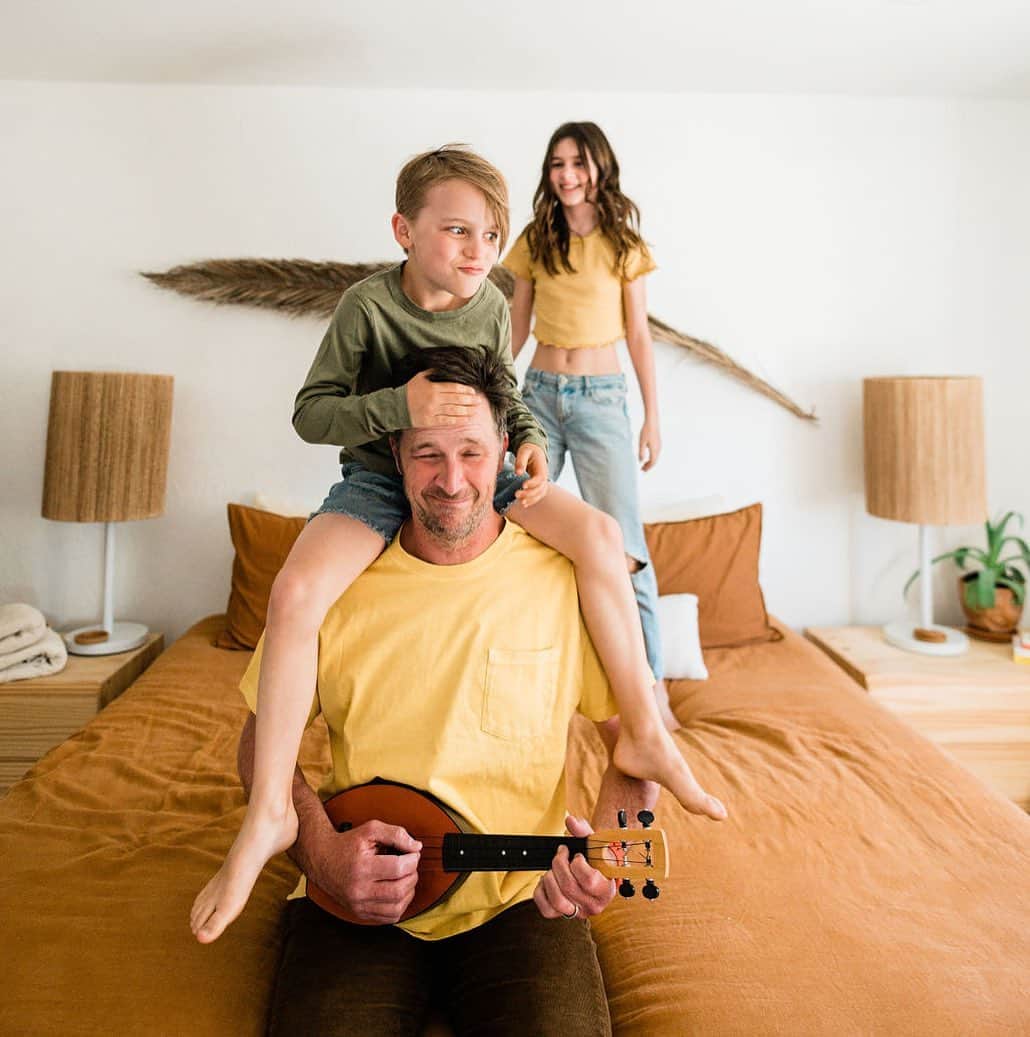 ティファニー・ティーセンのインスタグラム：「Happy Father’s Day babe. You make our world colorful, fun and silly. So thank you… for being such a cool ass Dad. We love you @bradysmithhere ❤️」
