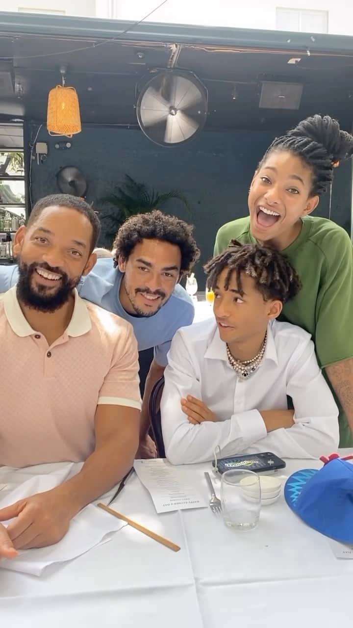 ウィル・スミスのインスタグラム：「Happy Dads Day to all the fathers and father figures out there leading with love」