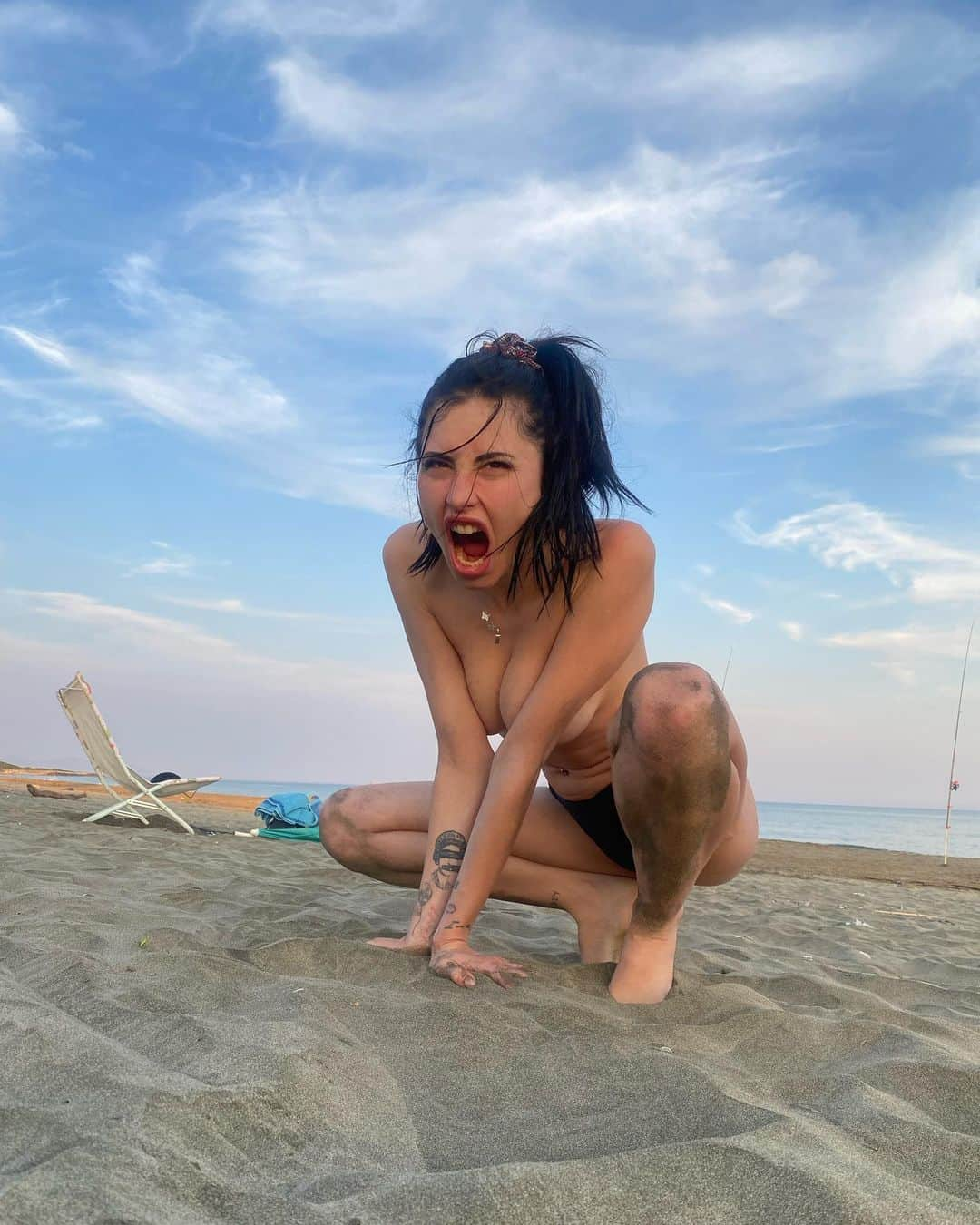 Greta Menchiさんのインスタグラム写真 - (Greta MenchiInstagram)「litigato a buffo per una cazzata al mare appena arrivati e  riappacificato al tramonto 🫢✨🤍#happymoments #babe #staseracenabuona #regnato」6月19日 3時32分 - gretamenchi