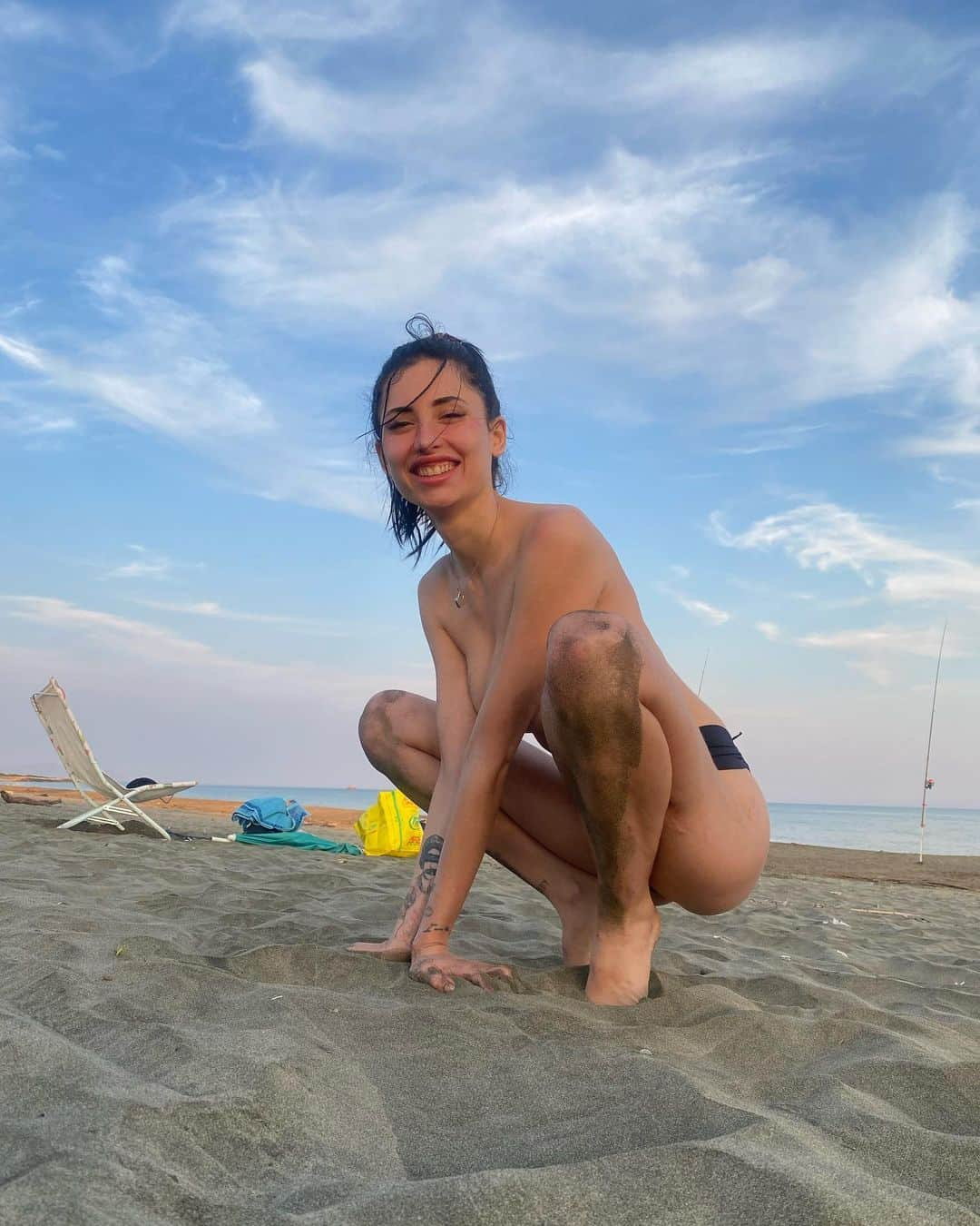 Greta Menchiさんのインスタグラム写真 - (Greta MenchiInstagram)「litigato a buffo per una cazzata al mare appena arrivati e  riappacificato al tramonto 🫢✨🤍#happymoments #babe #staseracenabuona #regnato」6月19日 3時32分 - gretamenchi