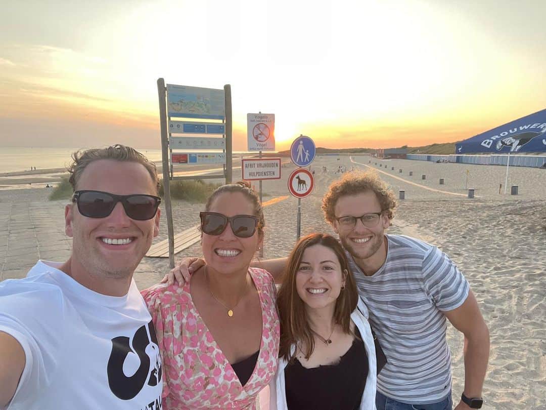 ラノミ・クロモウィジョジョのインスタグラム：「Beach weekend 😎🤗」