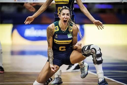 タチアナ・コシェレワのインスタグラム：「I want to dedicate this post to my friend! When I am asked to say who was my best partner on the court , I always proudly name her! What she does in volleyball causes an absolute feeling of delight and only one question: “how? How is that even possible?” I have seen her strength at different moments of her life... when we won, when we lost, during a period of severe injury .... and in each of these moments she was herself! She was always real, loving what she does, loving people and the whole world! A person with a big heart and will! I thank you for giving us all a great gift by returning to the national team and giving the whole world the opportunity to see your talent again! God bless you my friend!  And no matter how the game develops, you are always a winner!  Love you @daherthaisa ❤️」