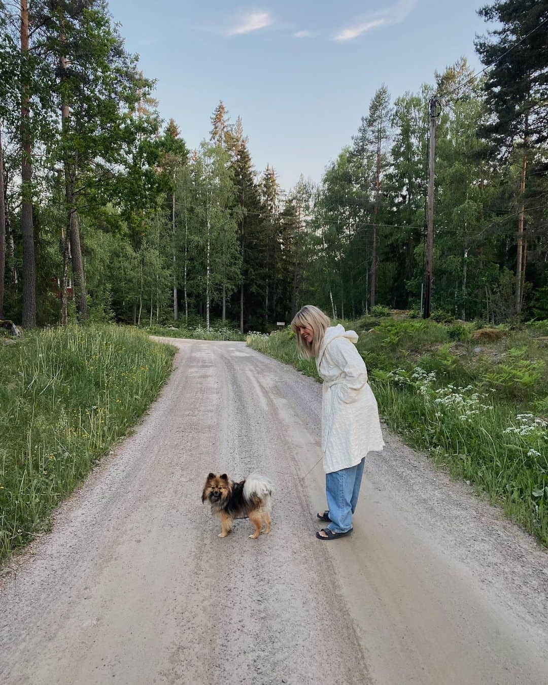 アンジェリカ・ブリックさんのインスタグラム写真 - (アンジェリカ・ブリックInstagram)「Countryside days is the best days 💘 the calmness that flushes over my body as soon as I come out to the countryside is so pure. I always find myself at my best when I’m surrounded by nature 🥺🫶🏼 what about you?」6月19日 3時57分 - angelicablick