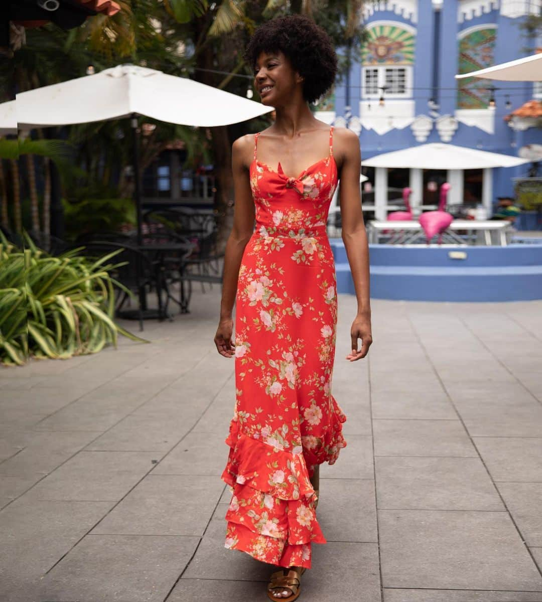 ユミキムさんのインスタグラム写真 - (ユミキムInstagram)「YES. The Carmela is crafted to make you feel like you're  walking on sunshine.  #maxifever #summerdresses #dresstoimpress #redhot」6月19日 3時59分 - yumikim