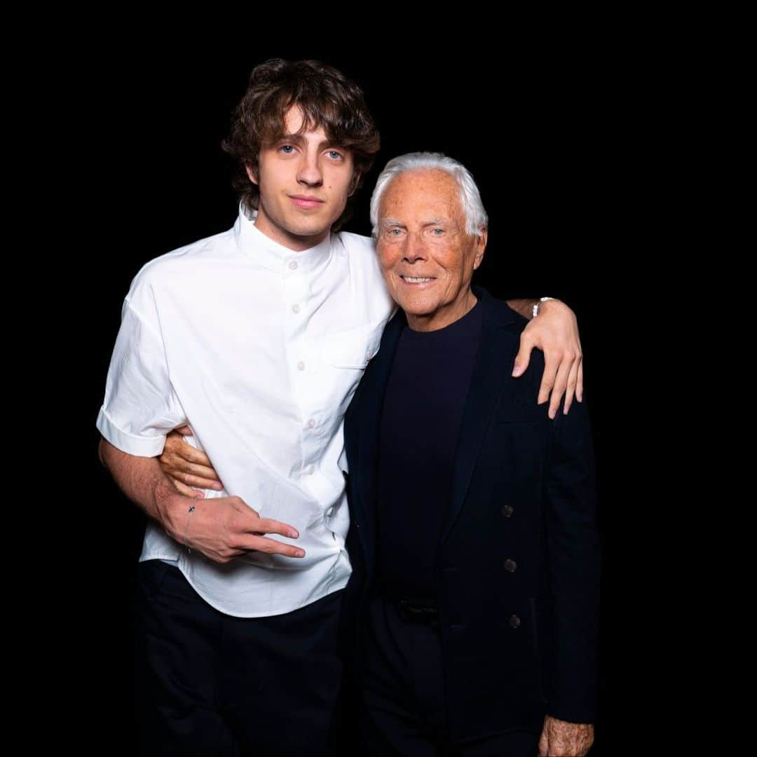 Armani Officialさんのインスタグラム写真 - (Armani OfficialInstagram)「Mr Armani with special guests at Armani/Teatro for the Emporio Armani SS24 Men’s show. ⁣ ⁣ @thomasadoherty @itsfelixwhat @jonahhauerking @obrissy  @turner_myles @jvando @lukehemmings @freddiedennis @pessiedu @thelazzinho @sangiovanni @haelhusaini⁣ ⁣ Credits: @sgpitalia @stefanoguindani」6月19日 4時00分 - emporioarmani