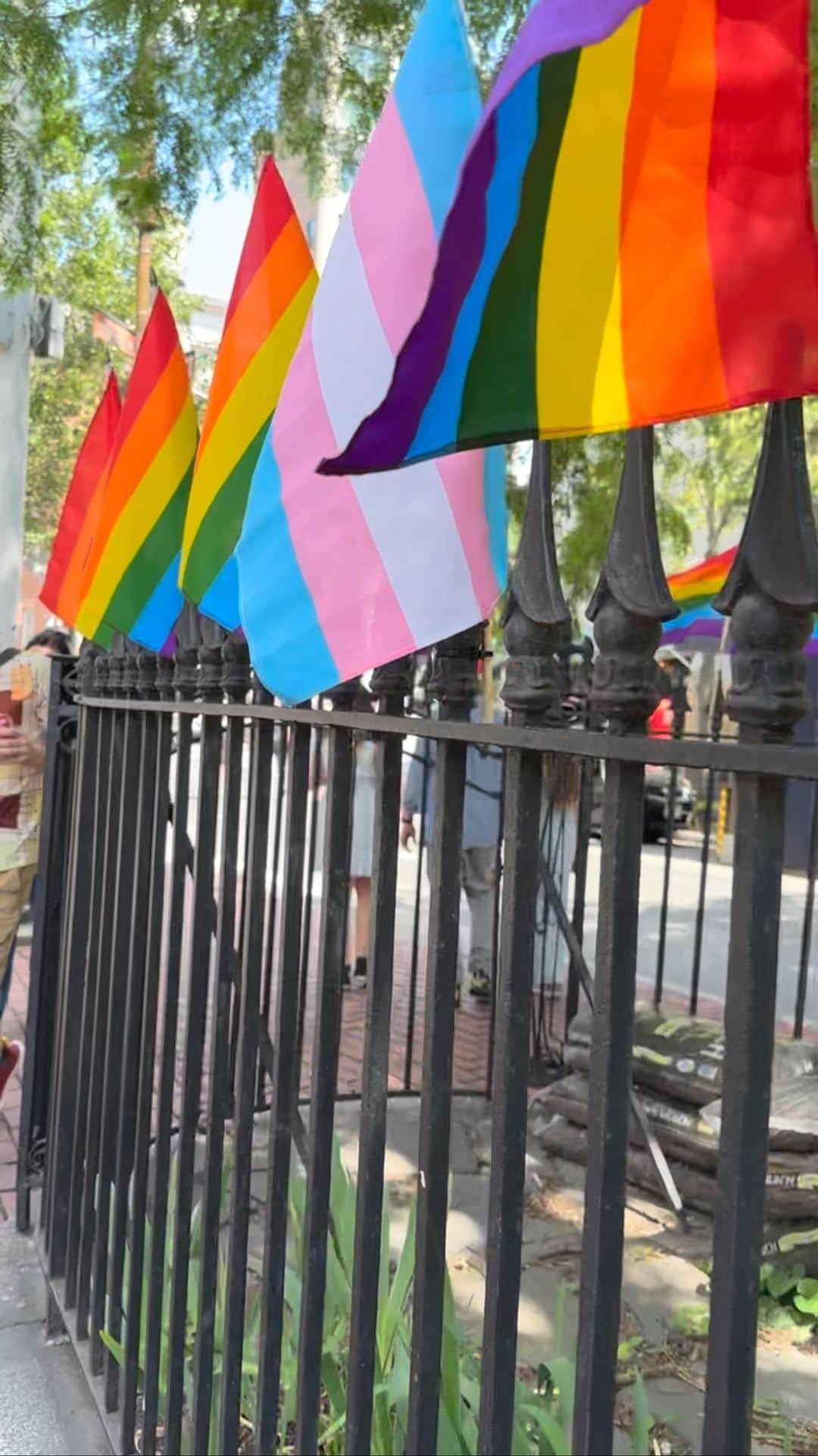 サラ・ジェシカ・パーカーのインスタグラム：「PRIDE.  🌈  X, SJ」
