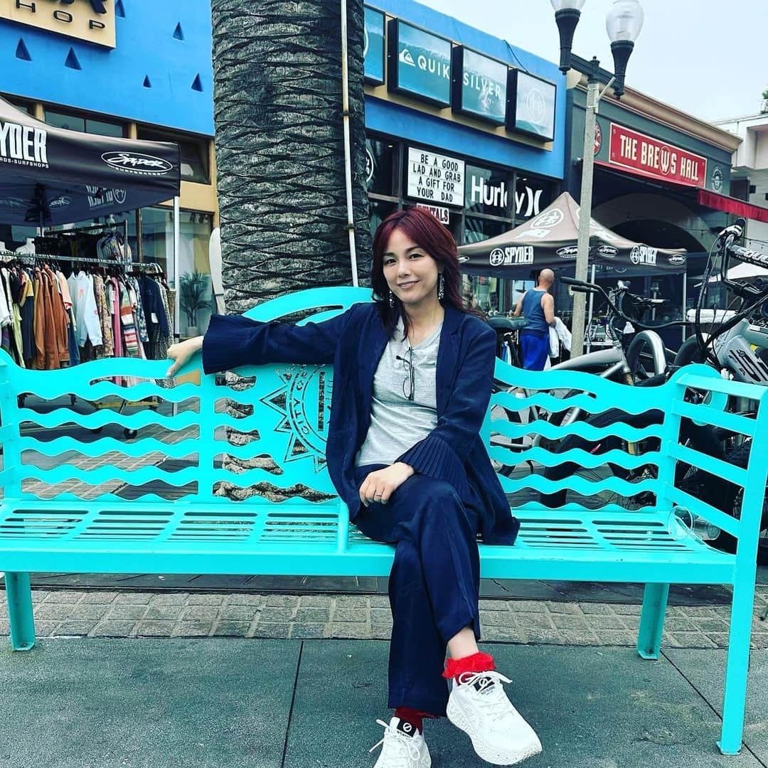 のインスタグラム：「散歩もいいけど、海沿いサイクリングしたいなぁ。海風でデトックス🌈  #海風に吹かれて」
