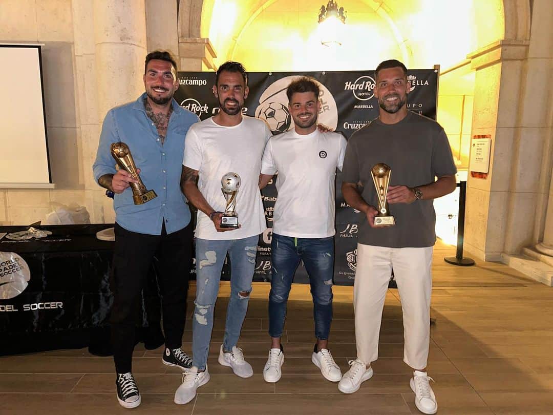 のインスタグラム：「Fin de semana increíble con gente increíble!!! Muchas gracias a @worldpadelsoccer y @josebernalgt1 por invitarme a estar con ellos en este torneo espectacular!!! La experiencia ha sido increíble!! 🙌🏼」